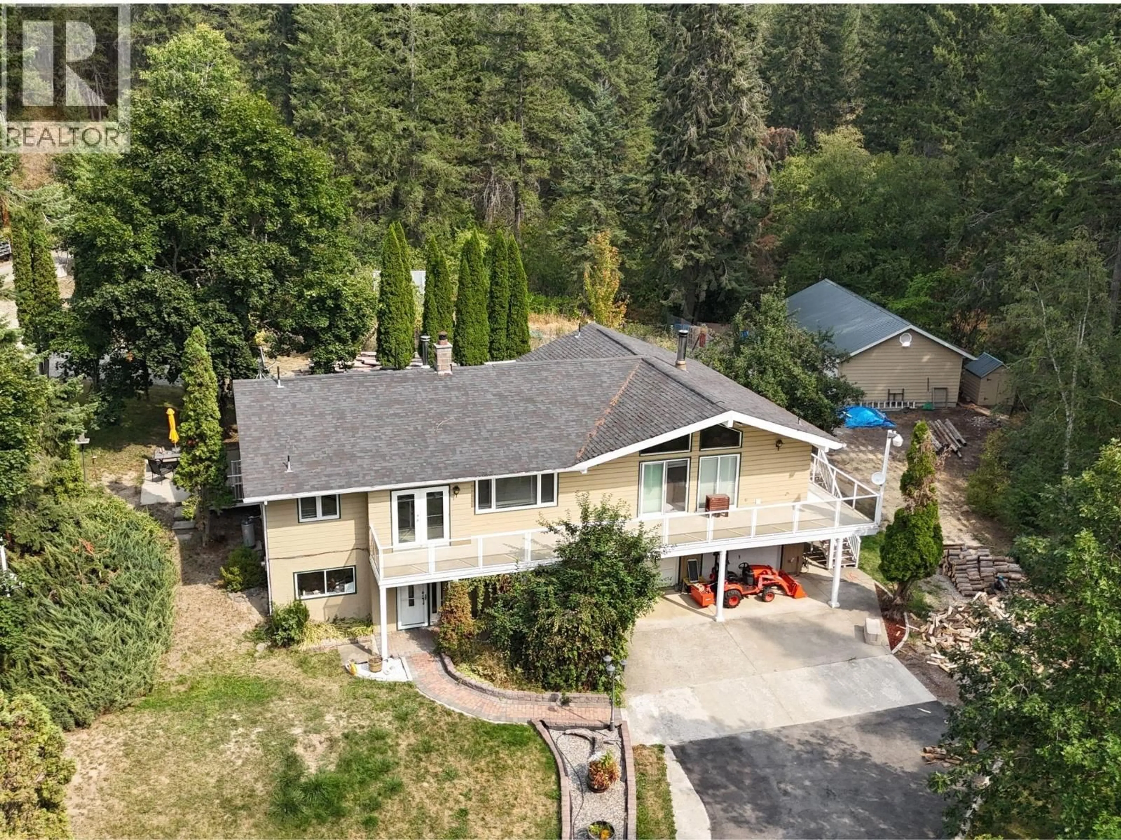 A pic from outside/outdoor area/front of a property/back of a property/a pic from drone, unknown for 1270 FOX TREE ROAD, Lister British Columbia V0B1G2