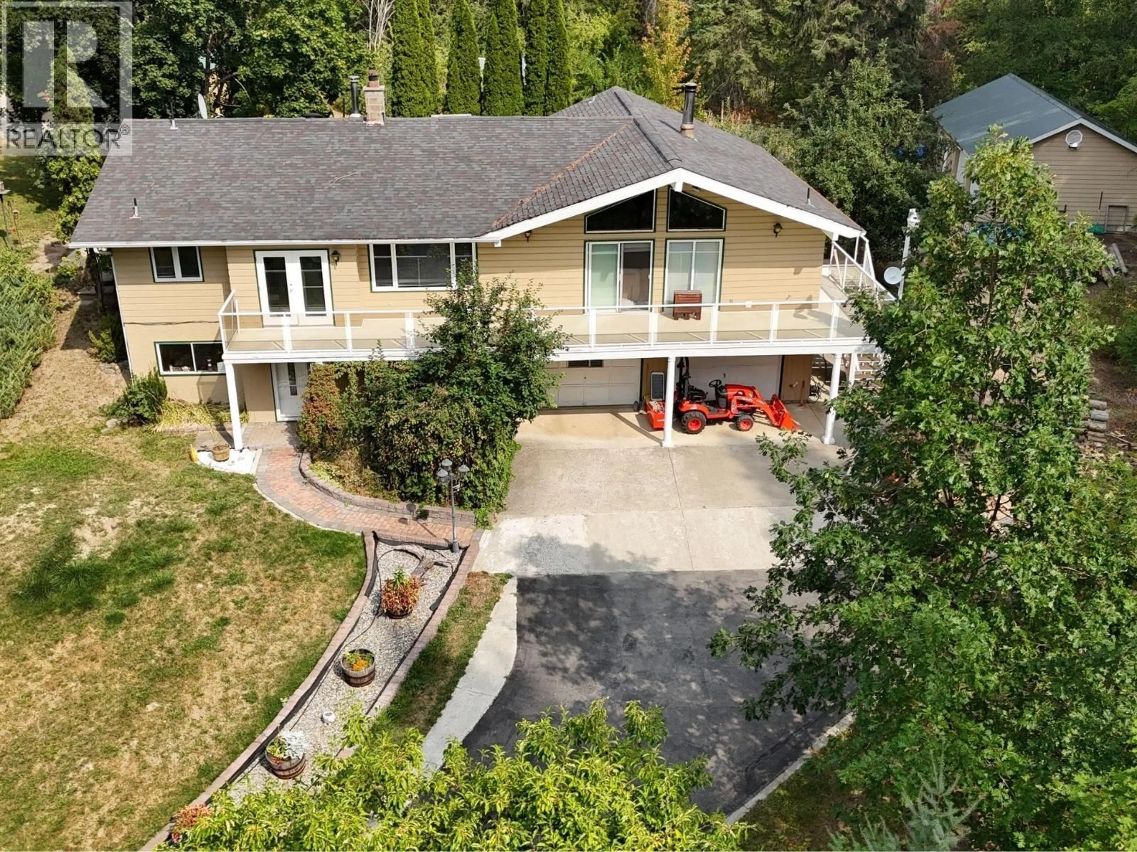 A pic from outside/outdoor area/front of a property/back of a property/a pic from drone, unknown for 1270 FOX TREE ROAD, Lister British Columbia V0B1G2