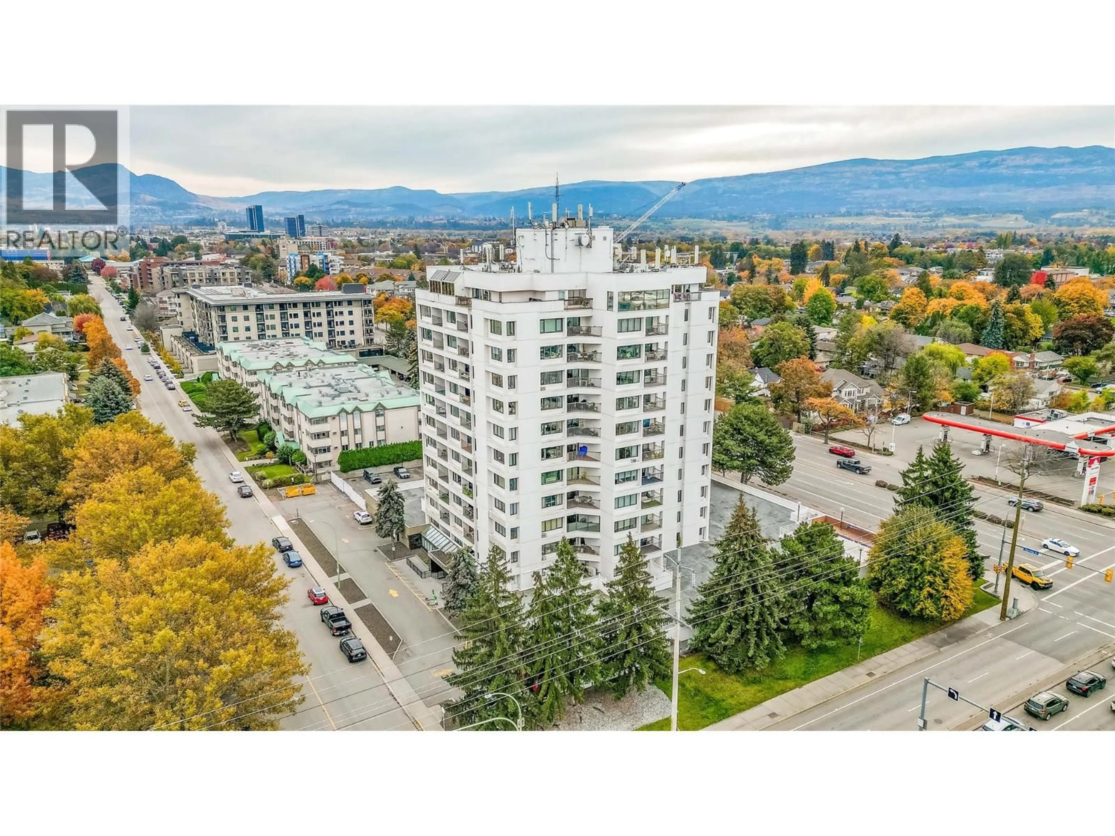 A pic from outside/outdoor area/front of a property/back of a property/a pic from drone, city buildings view from balcony for 303 - 737 LEON AVENUE, Kelowna British Columbia V1Y8L6