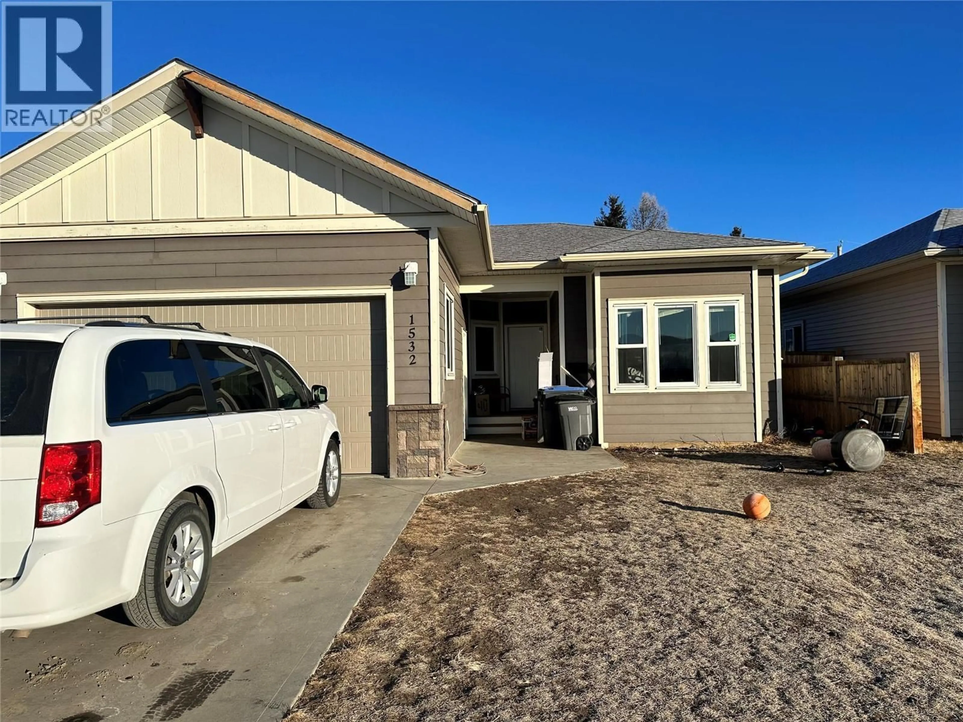 Home with vinyl exterior material, street for 1532 117 AVENUE, Dawson Creek British Columbia V1G0E7