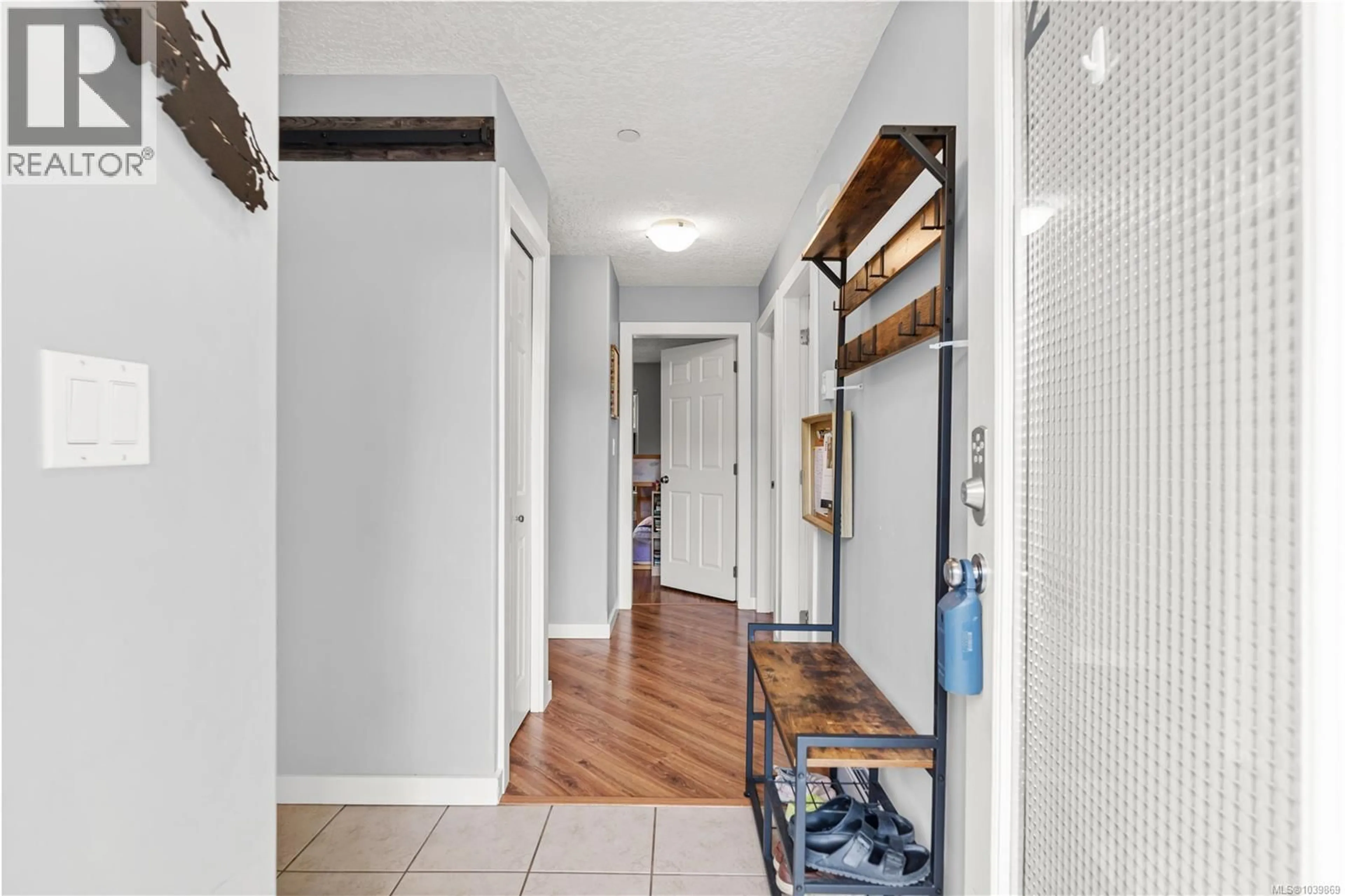 Indoor entryway for 201 - 908 BROCK AVENUE, Langford British Columbia V9B3C6