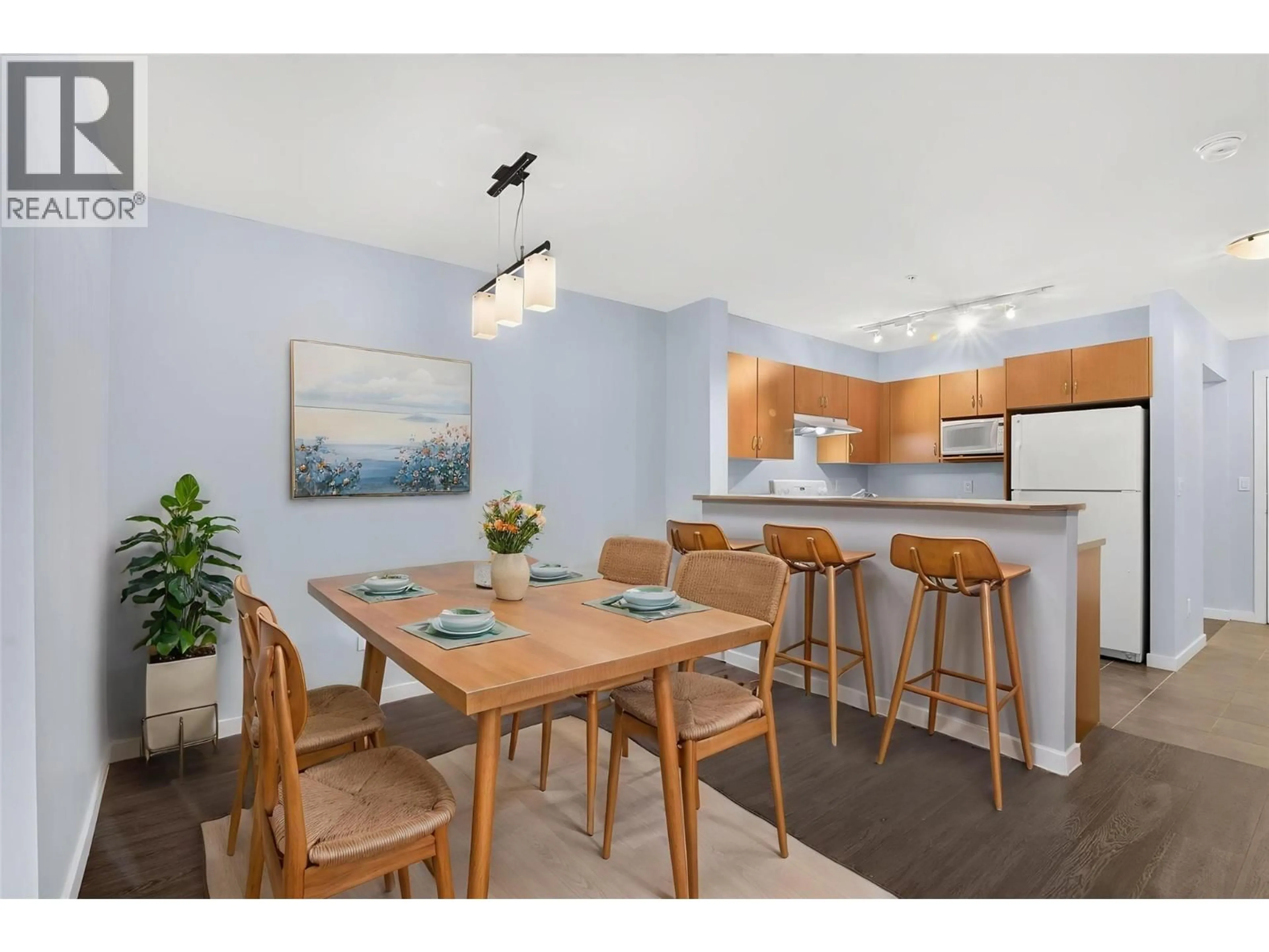 Open concept kitchen, wood/laminate floor for 206 - 555 YATES ROAD, Kelowna British Columbia V1V2V2