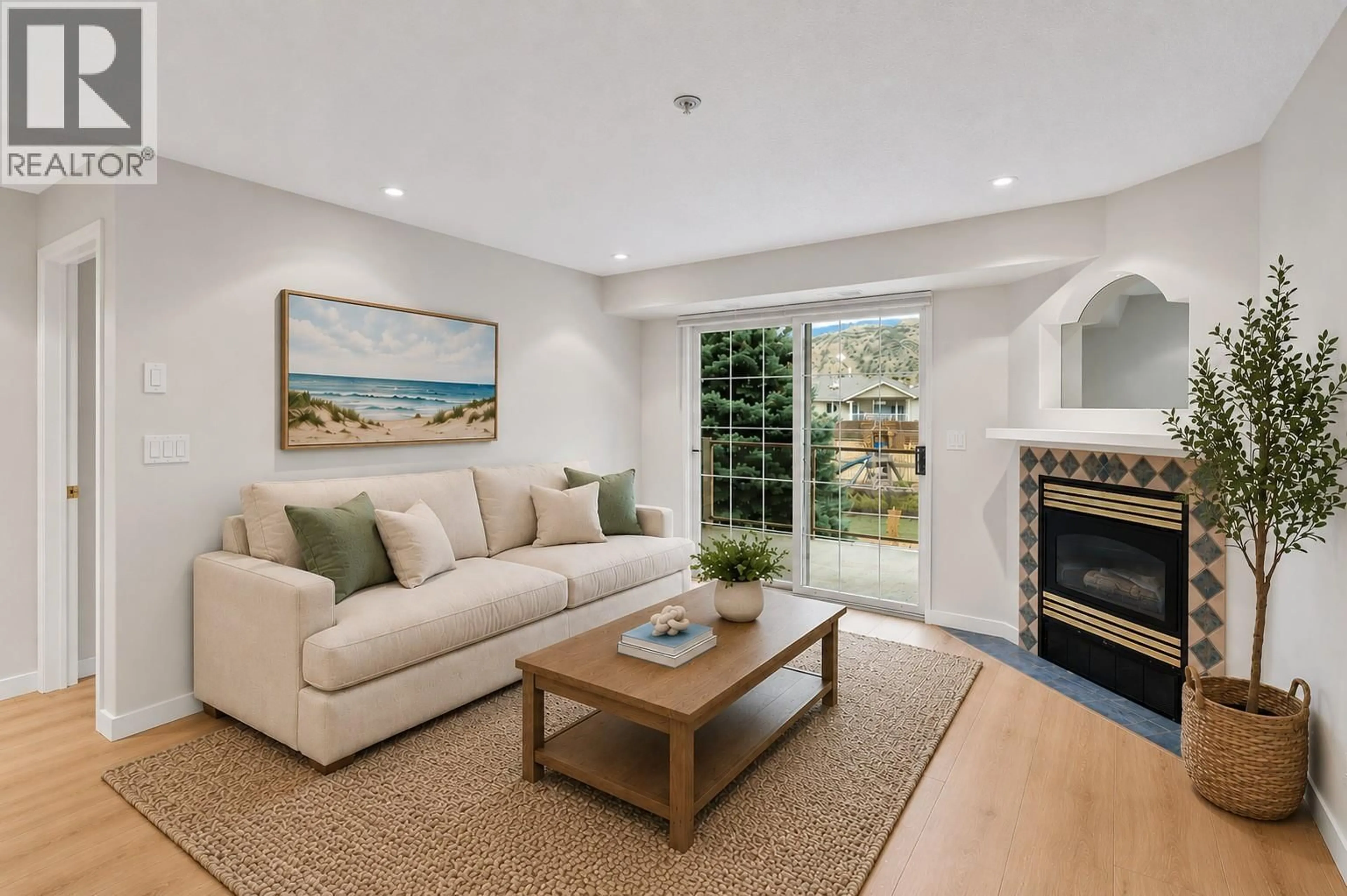 Living room with furniture, unknown for 309 - 2169 FLAMINGO ROAD, Kamloops British Columbia V2C4J8