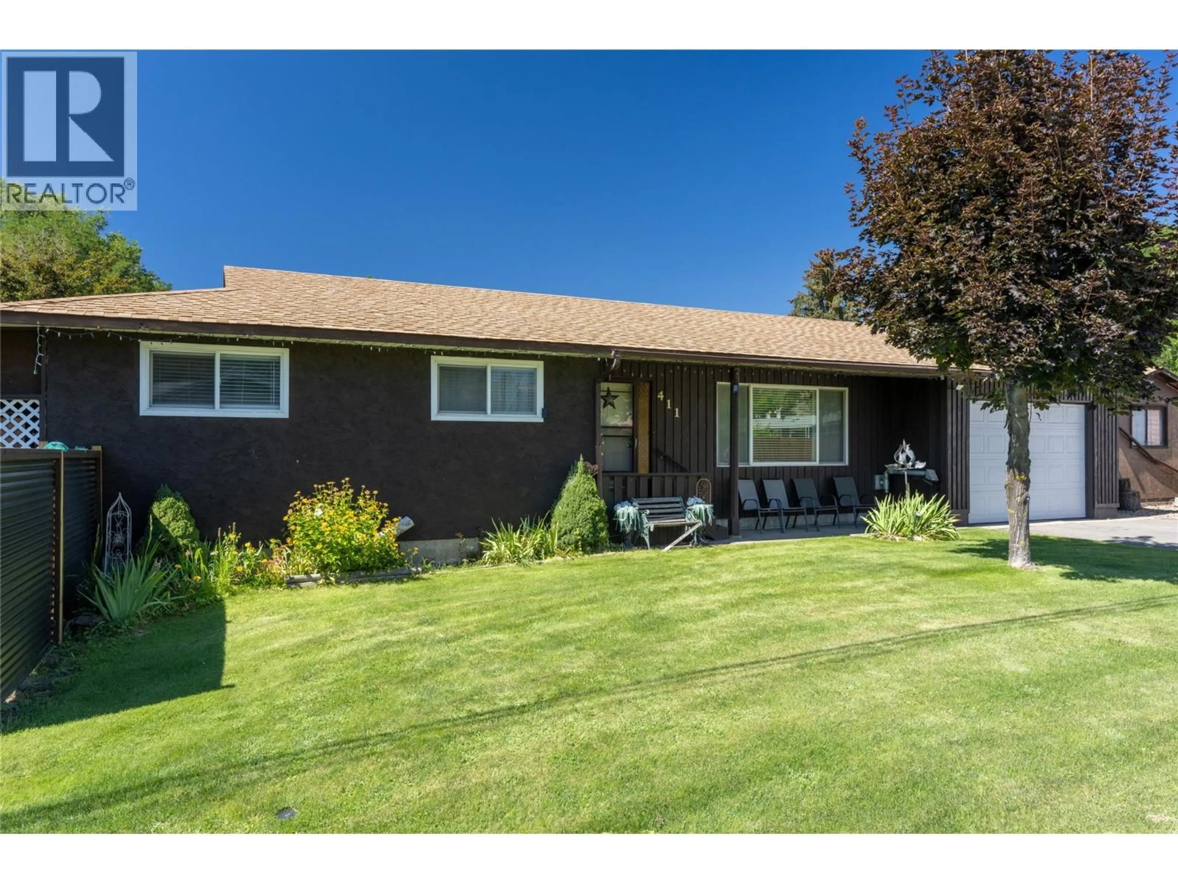 Home with vinyl exterior material, street for 411 GERTRUDE STREET, Midway British Columbia V0H1M0