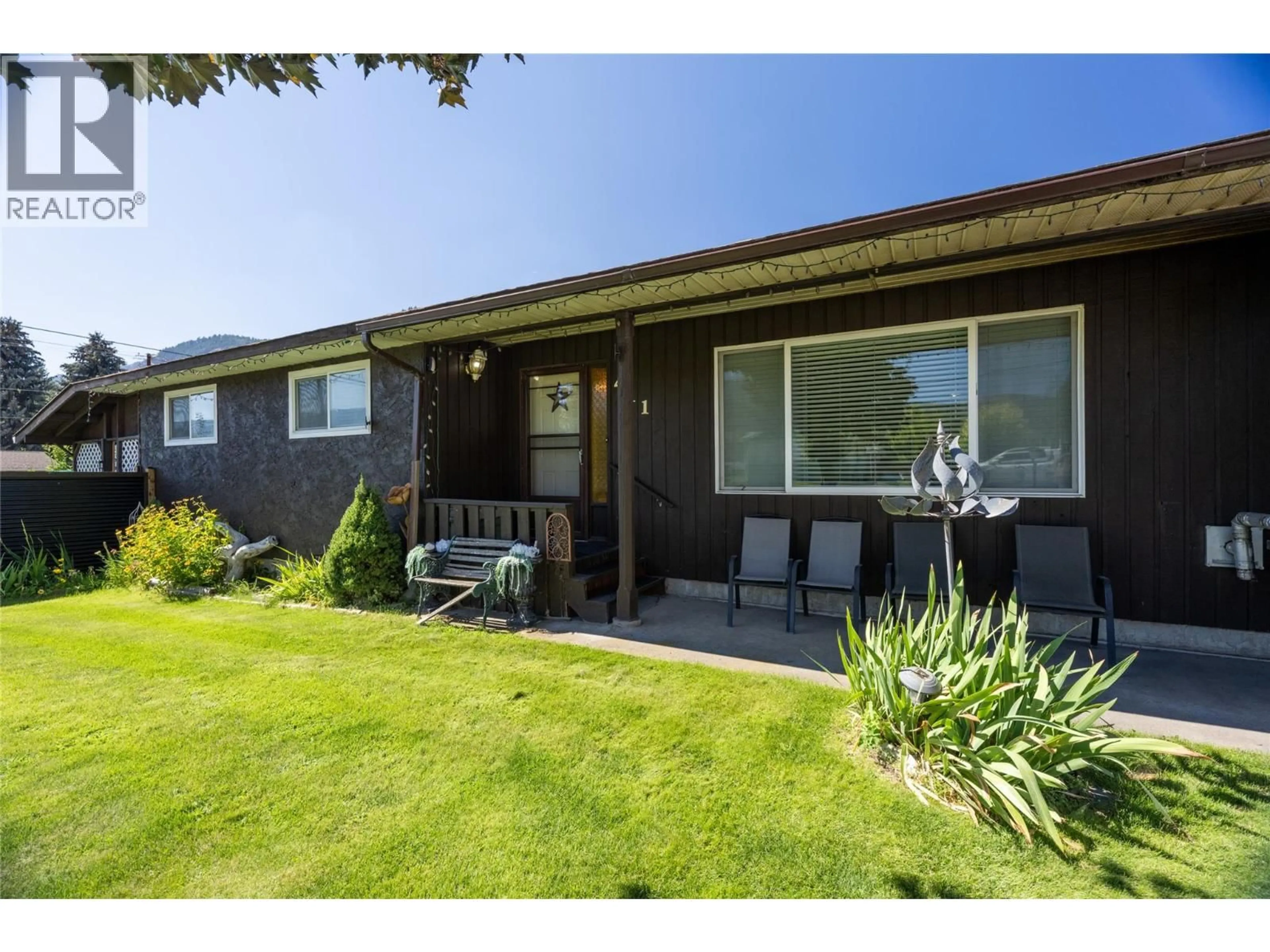 A pic from outside/outdoor area/front of a property/back of a property/a pic from drone, street for 411 GERTRUDE STREET, Midway British Columbia V0H1M0