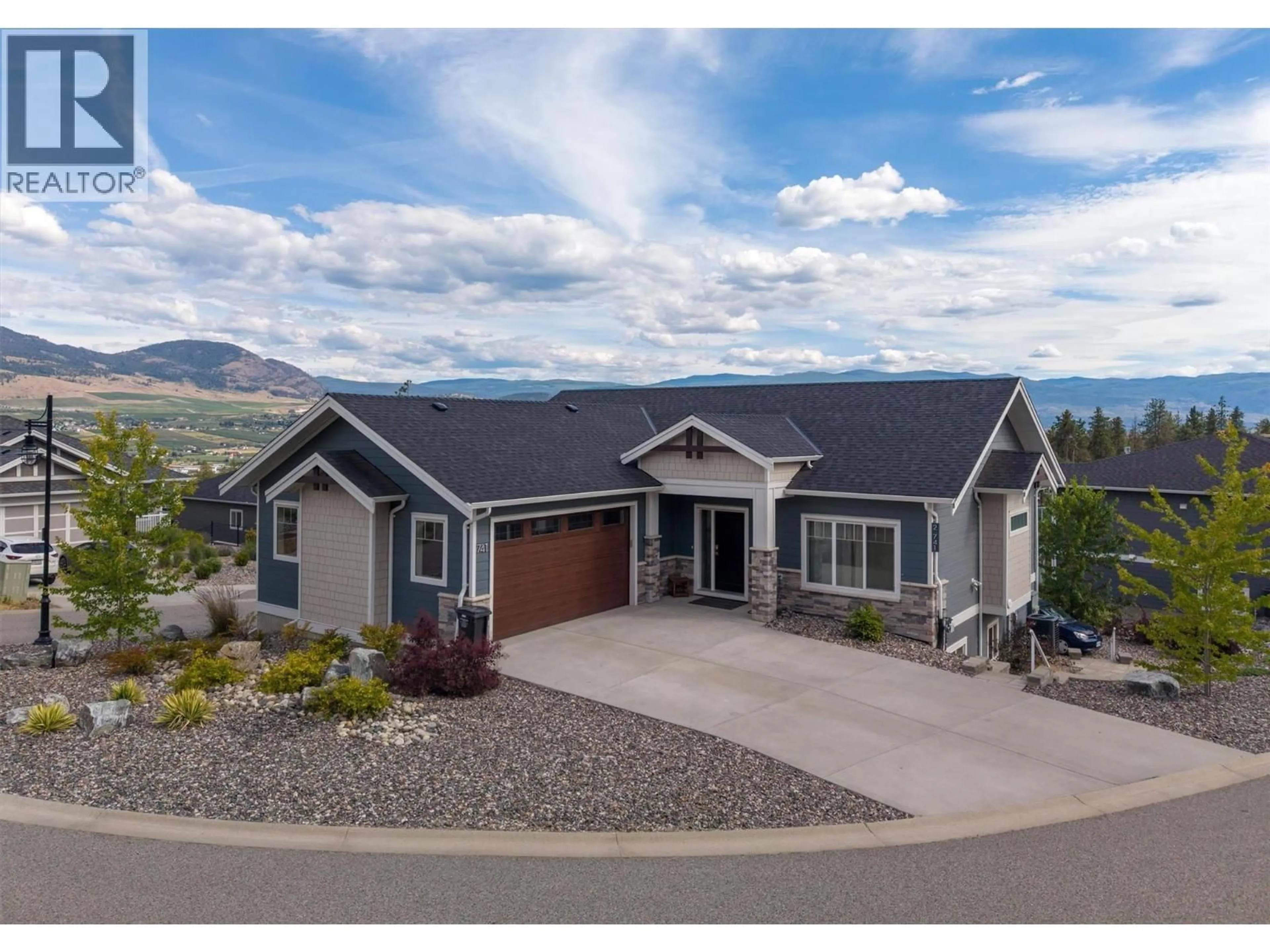 A pic from outside/outdoor area/front of a property/back of a property/a pic from drone, mountain view for 741 YORKVILLE STREET, Kelowna British Columbia V1V0A9