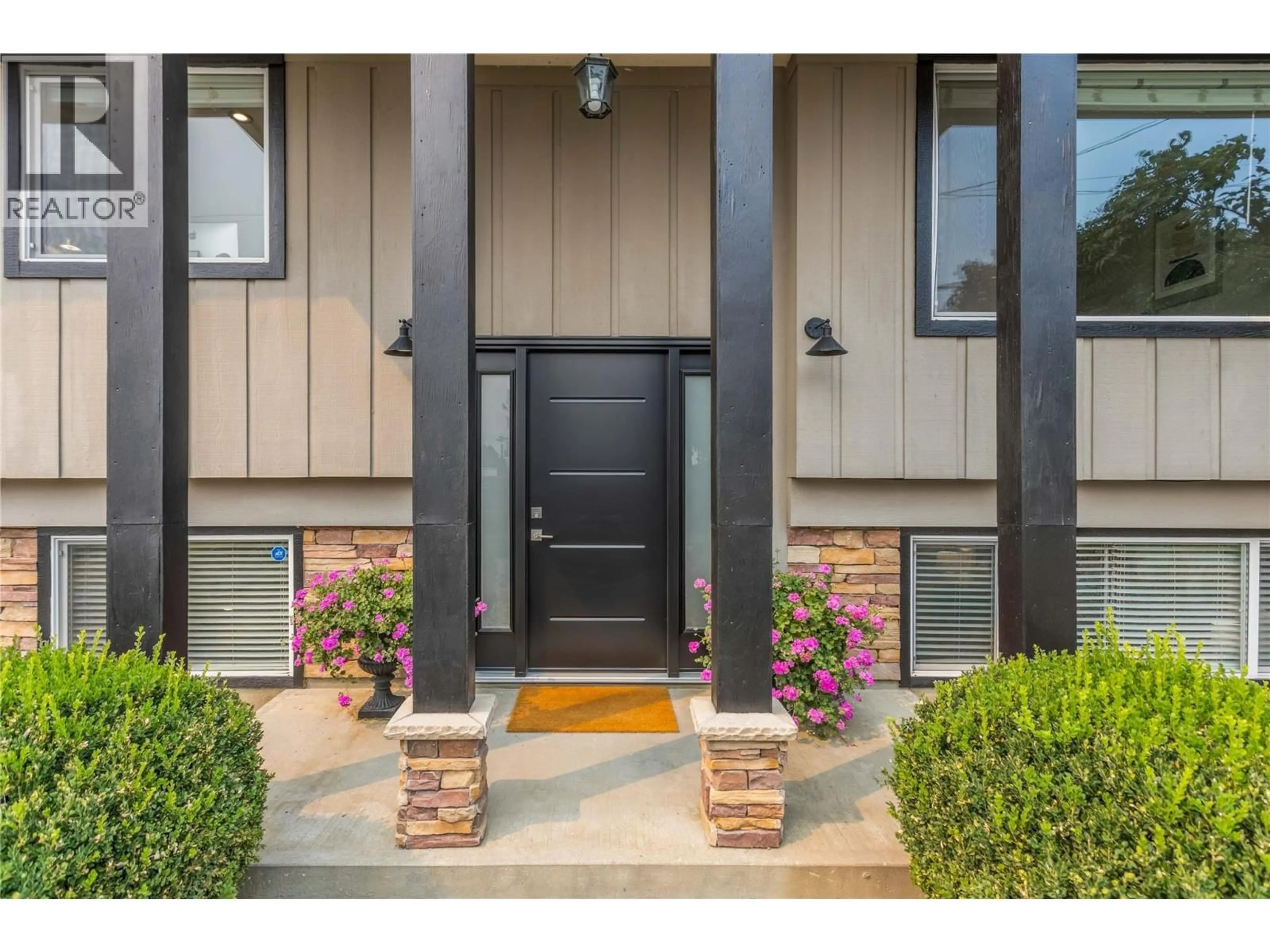 Indoor entryway for 2232 WITT ROAD, West Kelowna British Columbia V4T2C5