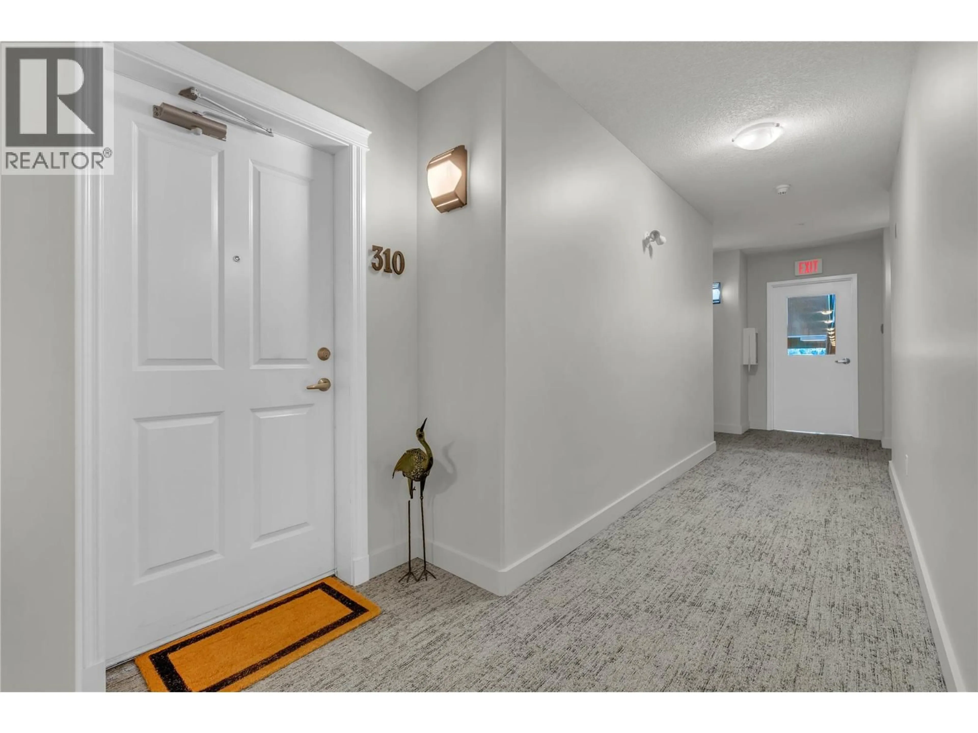 Indoor foyer for 310 - 3313 WILSON STREET, Penticton British Columbia V2A8J3