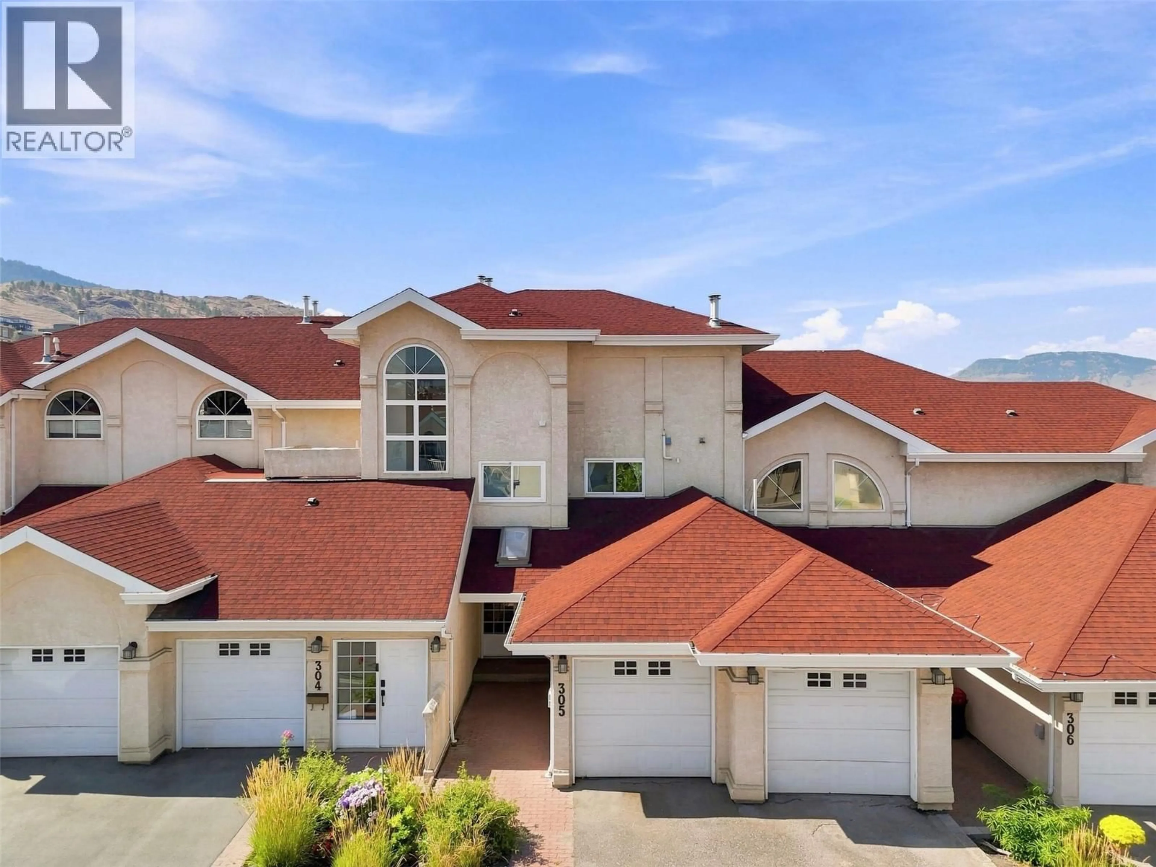 A pic from outside/outdoor area/front of a property/back of a property/a pic from drone, street for 305 - 15 HUDSONS BAY TRAIL, Kamloops British Columbia V2C6S6