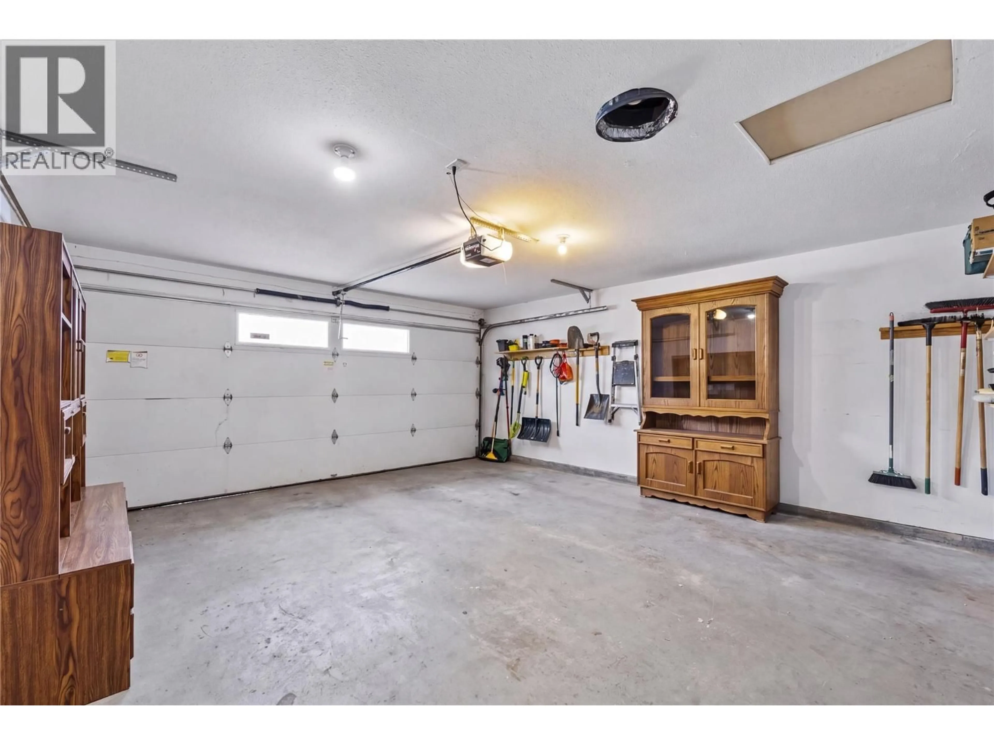 Indoor garage for 33 - 1195 14TH STREET, Kamloops British Columbia V2B8L1