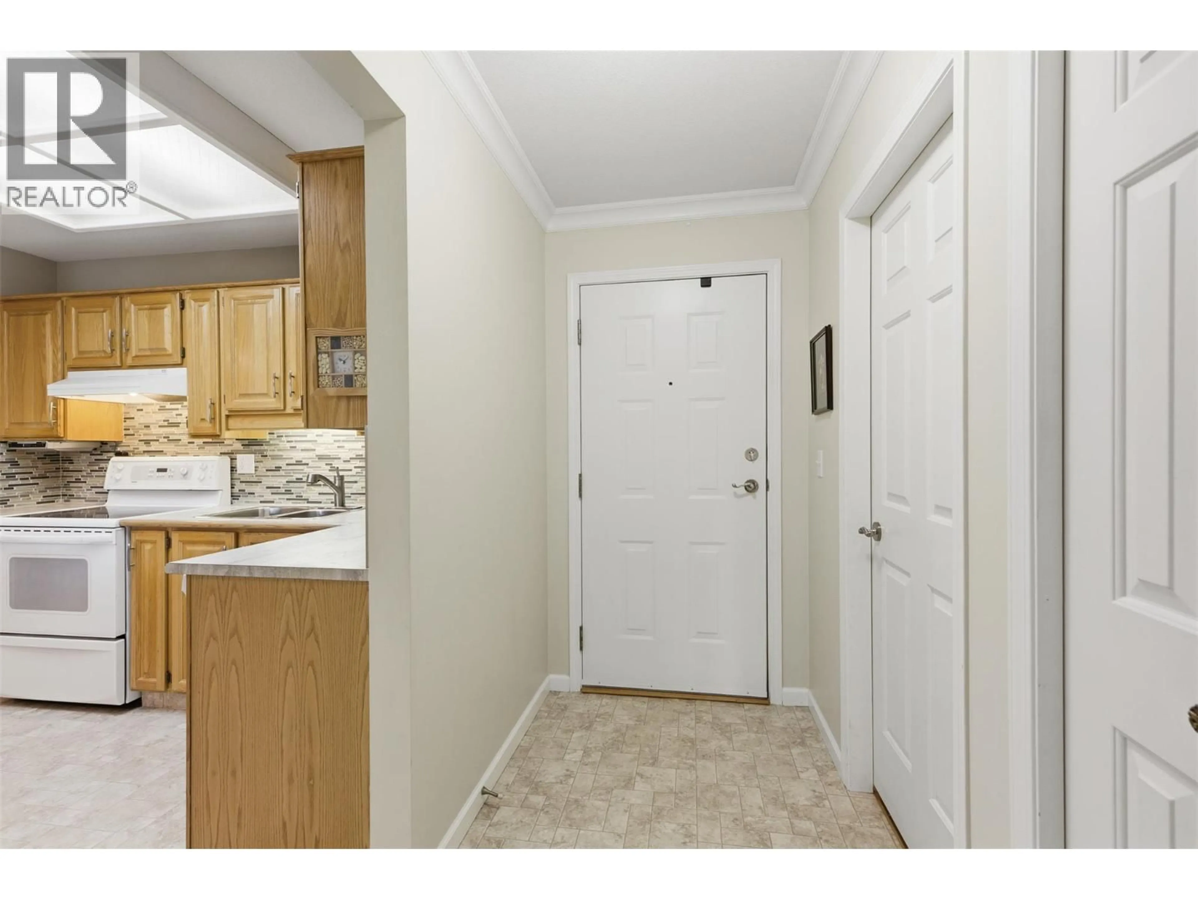 Unknown for 207 - 945 LAWRENCE AVENUE, Kelowna British Columbia V1Y2B3