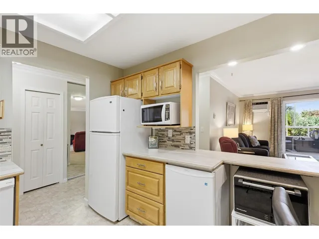 207 - 945 LAWRENCE AVENUE, Kelowna 5