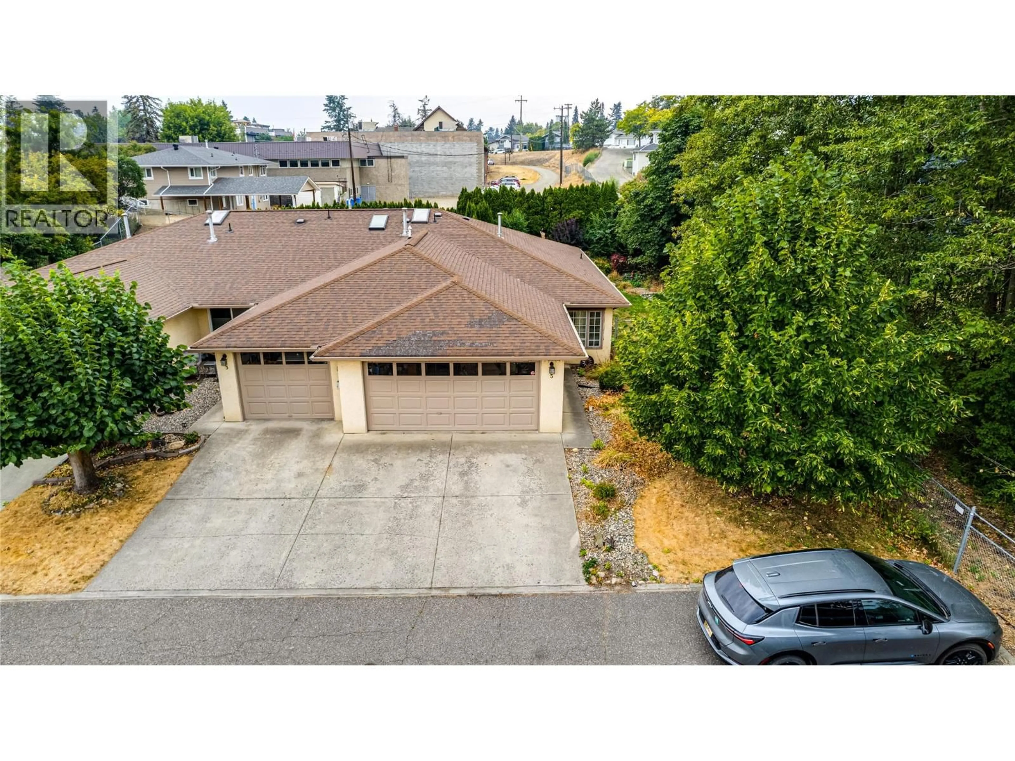 A pic from outside/outdoor area/front of a property/back of a property/a pic from drone, unknown for 5 - 1700 BIGHORN ROAD, Vernon British Columbia V1T9E1