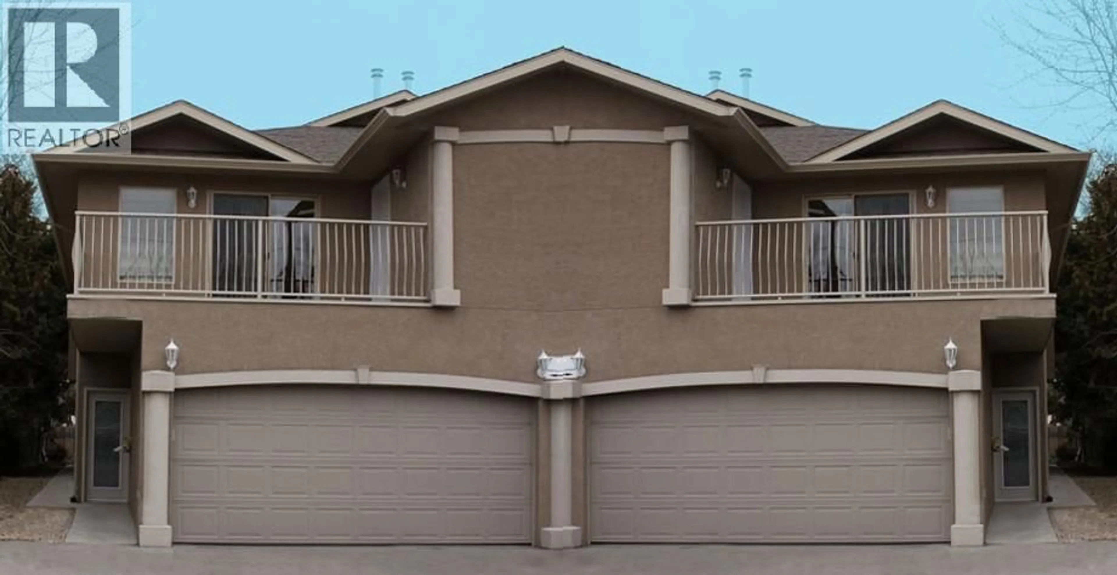 Home with vinyl exterior material, street for 3527 LAKESHORE ROAD, Kelowna British Columbia V1W3K1