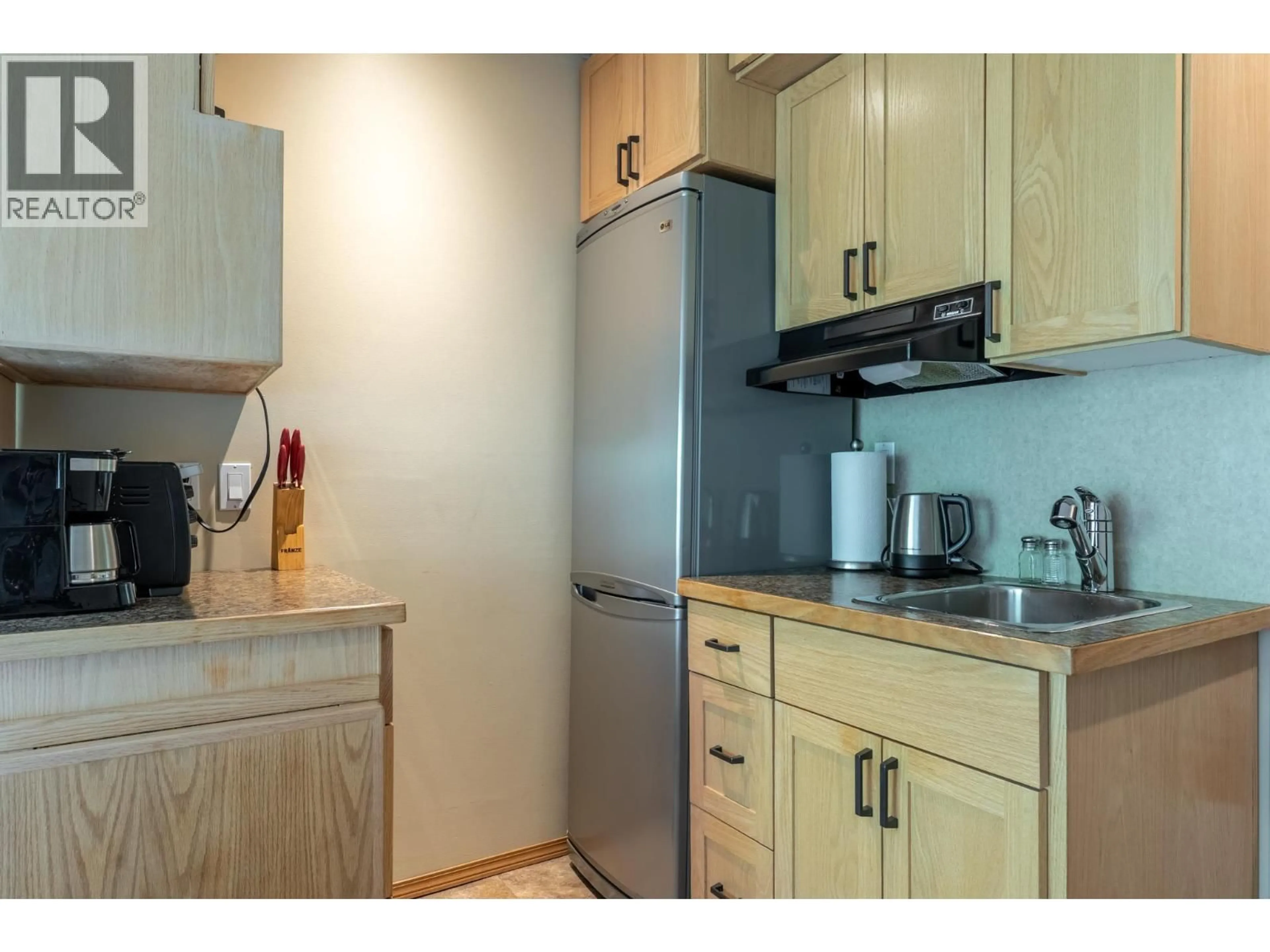 Standard kitchen, wood/laminate floor for 118 - 5375 BIG WHITE ROAD, Big White British Columbia V1P1P3