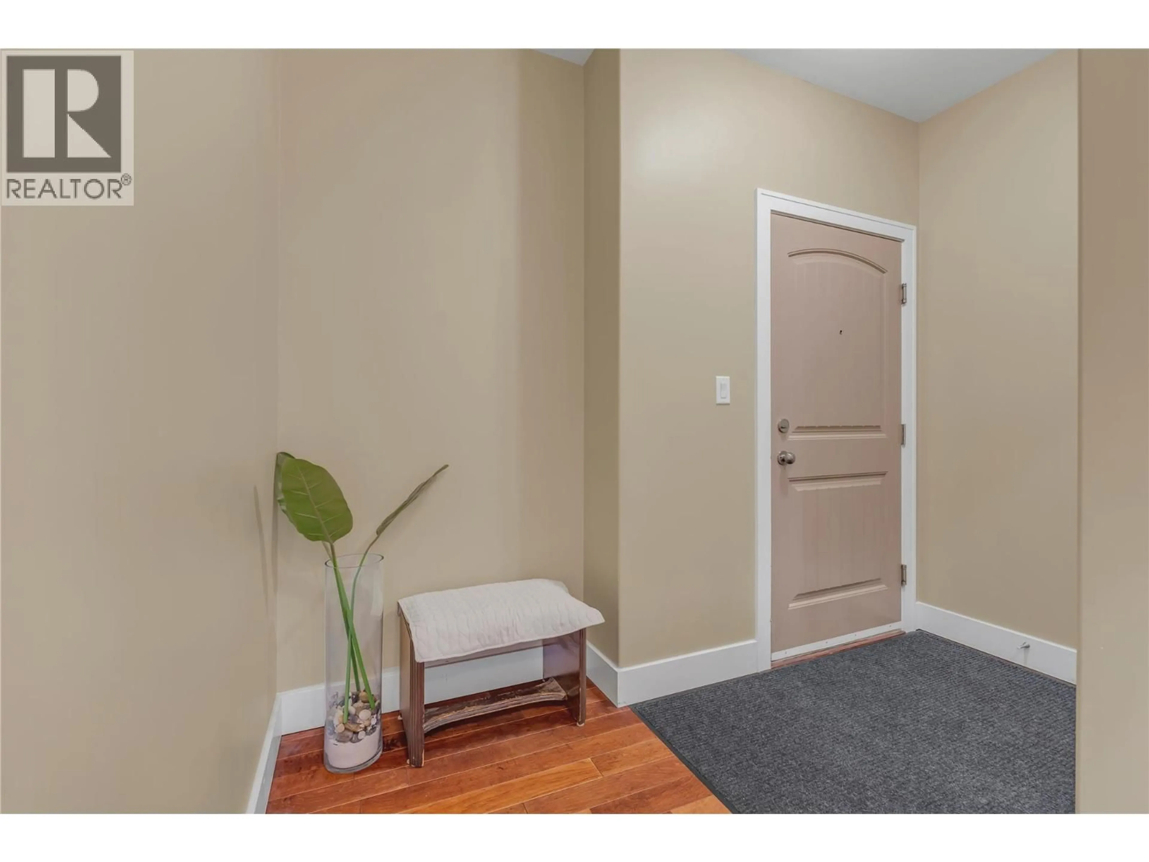 Indoor entryway for 401 - 240 WADE AVENUE, Penticton British Columbia V2A1T8