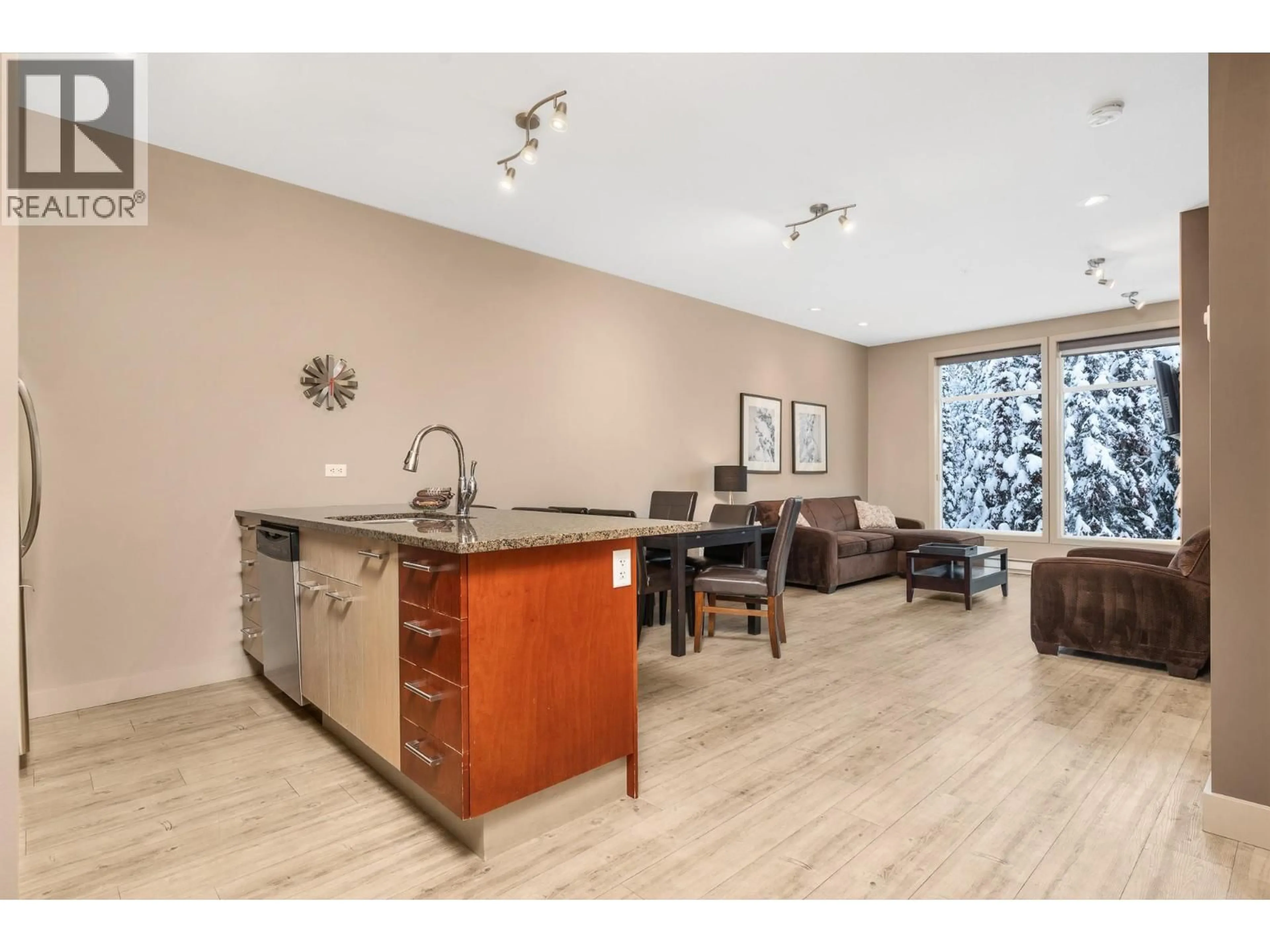 Open concept kitchen, unknown for 310 - 30 MONASHEE ROAD, Silver Star British Columbia V1B0S8
