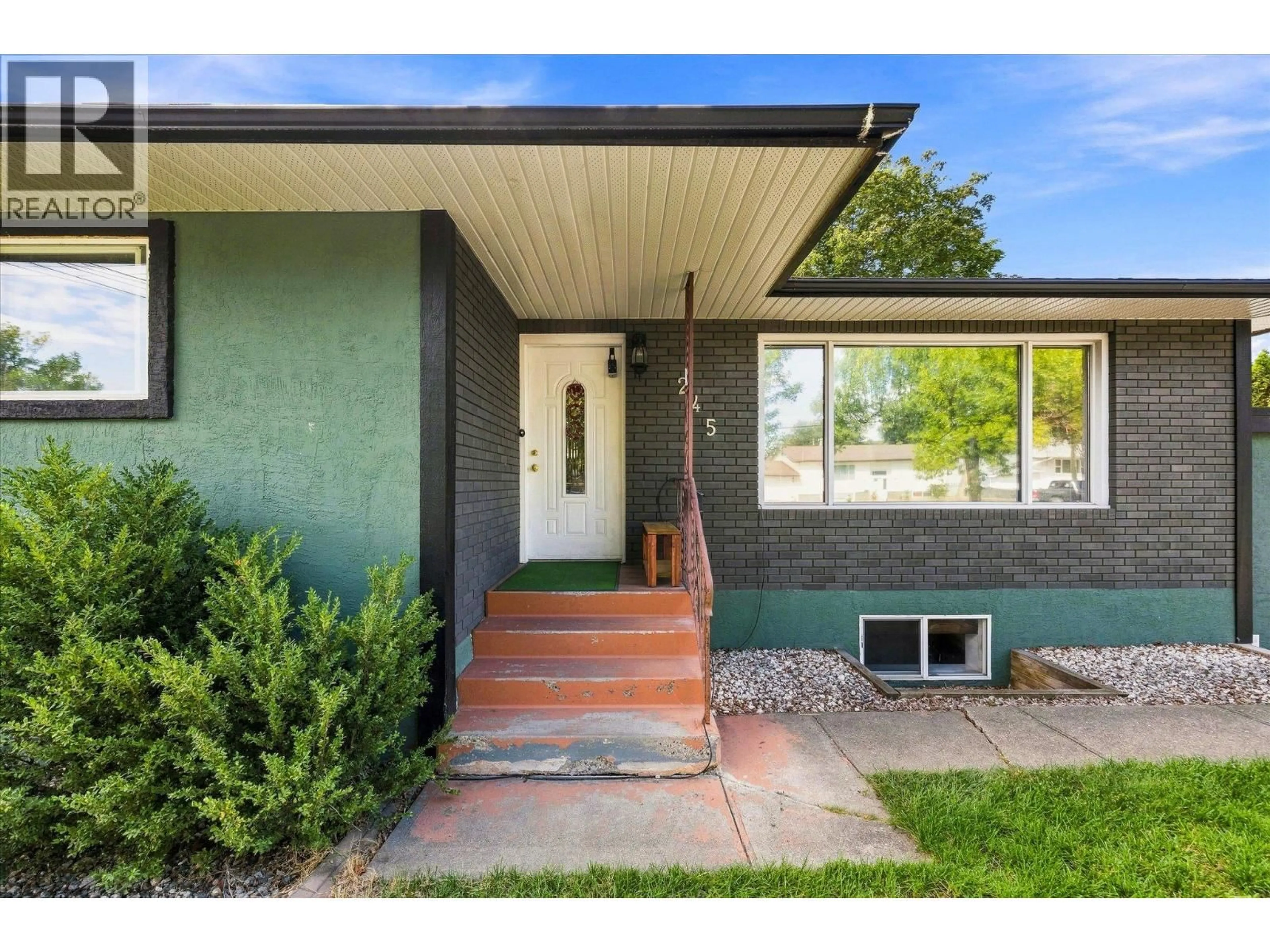 Home with vinyl exterior material, street for 245 HOLBROOK ROAD WEST, Kelowna British Columbia V1X1S1