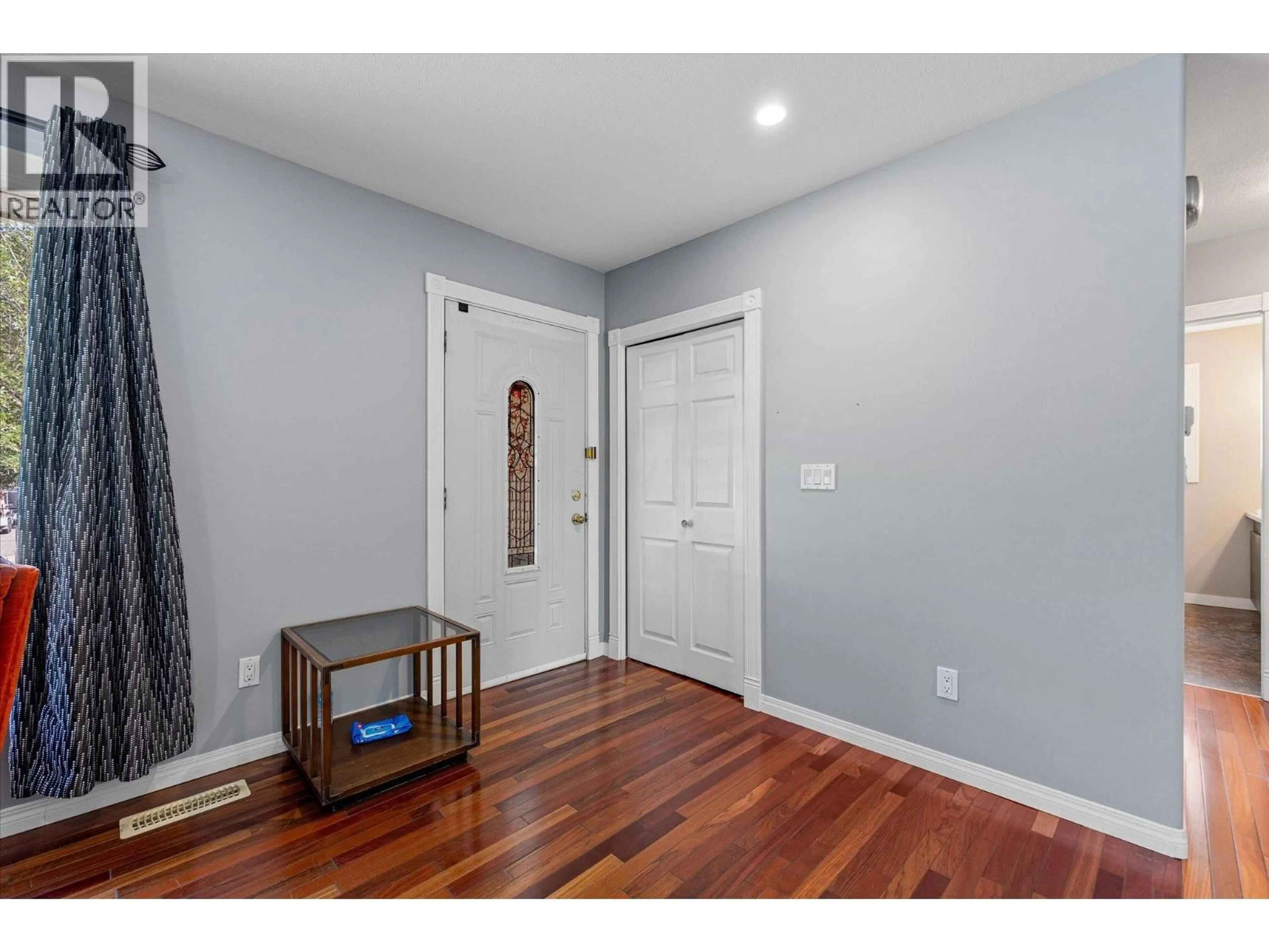 Indoor entryway for 245 HOLBROOK ROAD WEST, Kelowna British Columbia V1X1S1