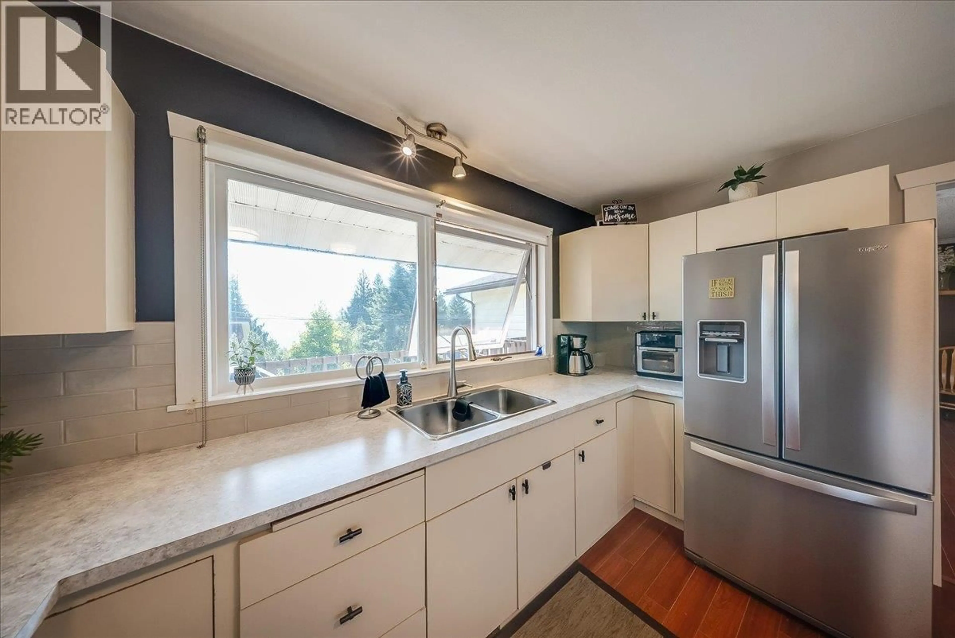 Open concept kitchen, unknown for 2725 CHARLSTON STREET, Rossland British Columbia V0G1Y0