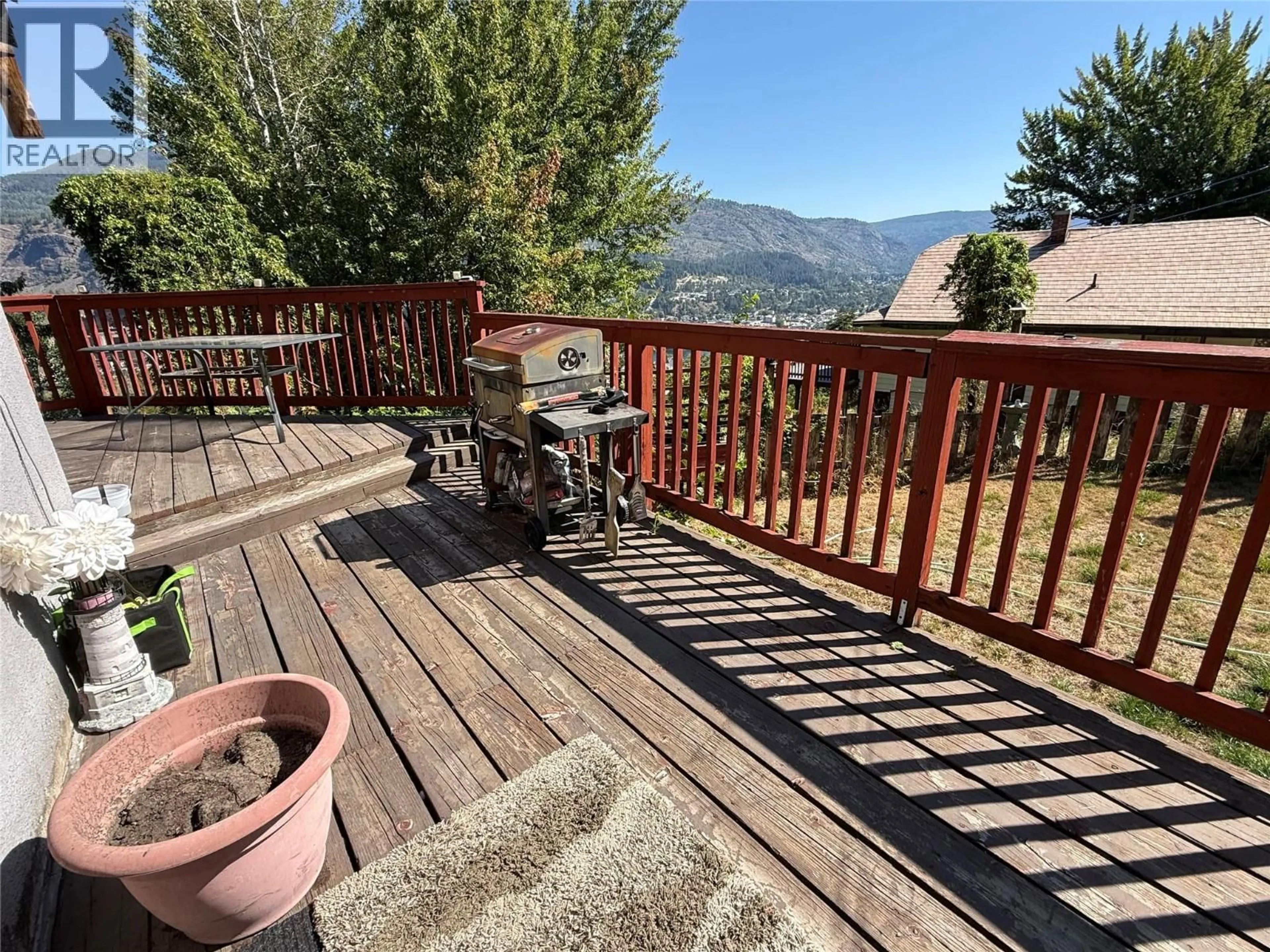 Patio, mountain view for 943 MOUNTAIN STREET, Trail British Columbia V1R3G6