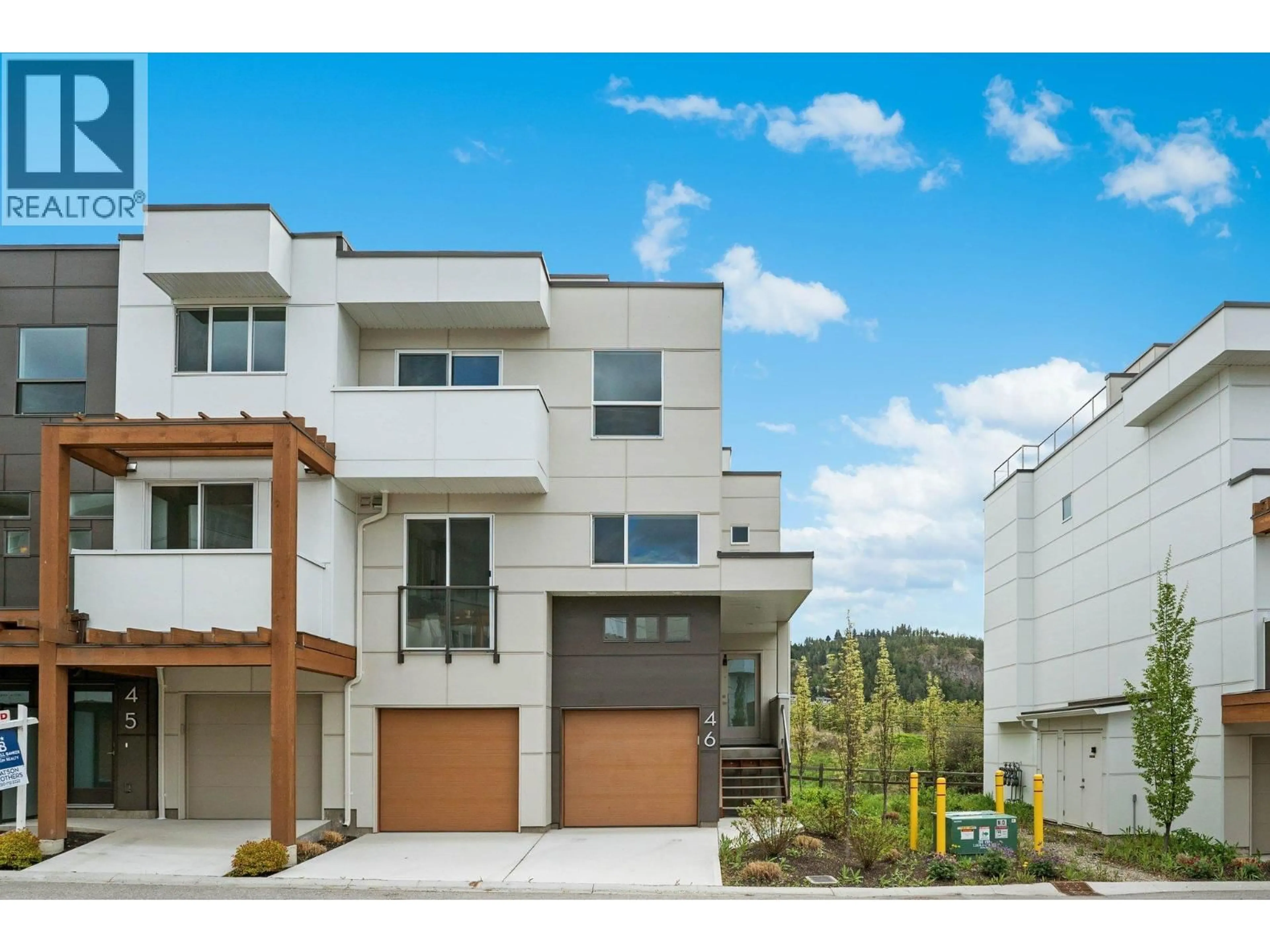 Home with vinyl exterior material, street for 46 - 720 VALLEY ROAD, Kelowna British Columbia V1V0E1