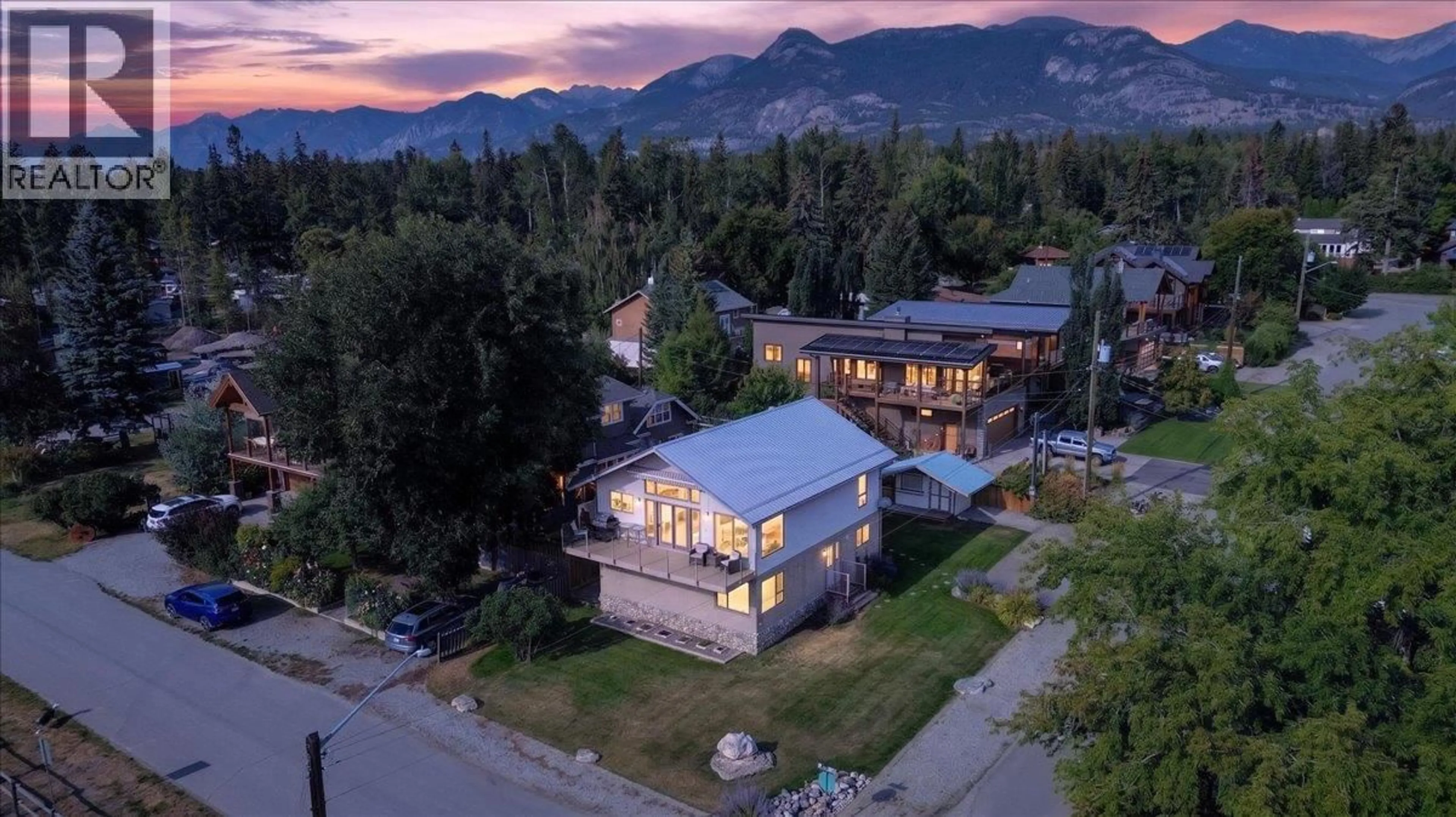 A pic from outside/outdoor area/front of a property/back of a property/a pic from drone, mountain view for 1808 TRETHEWAY ROAD, Windermere British Columbia V0B2L2