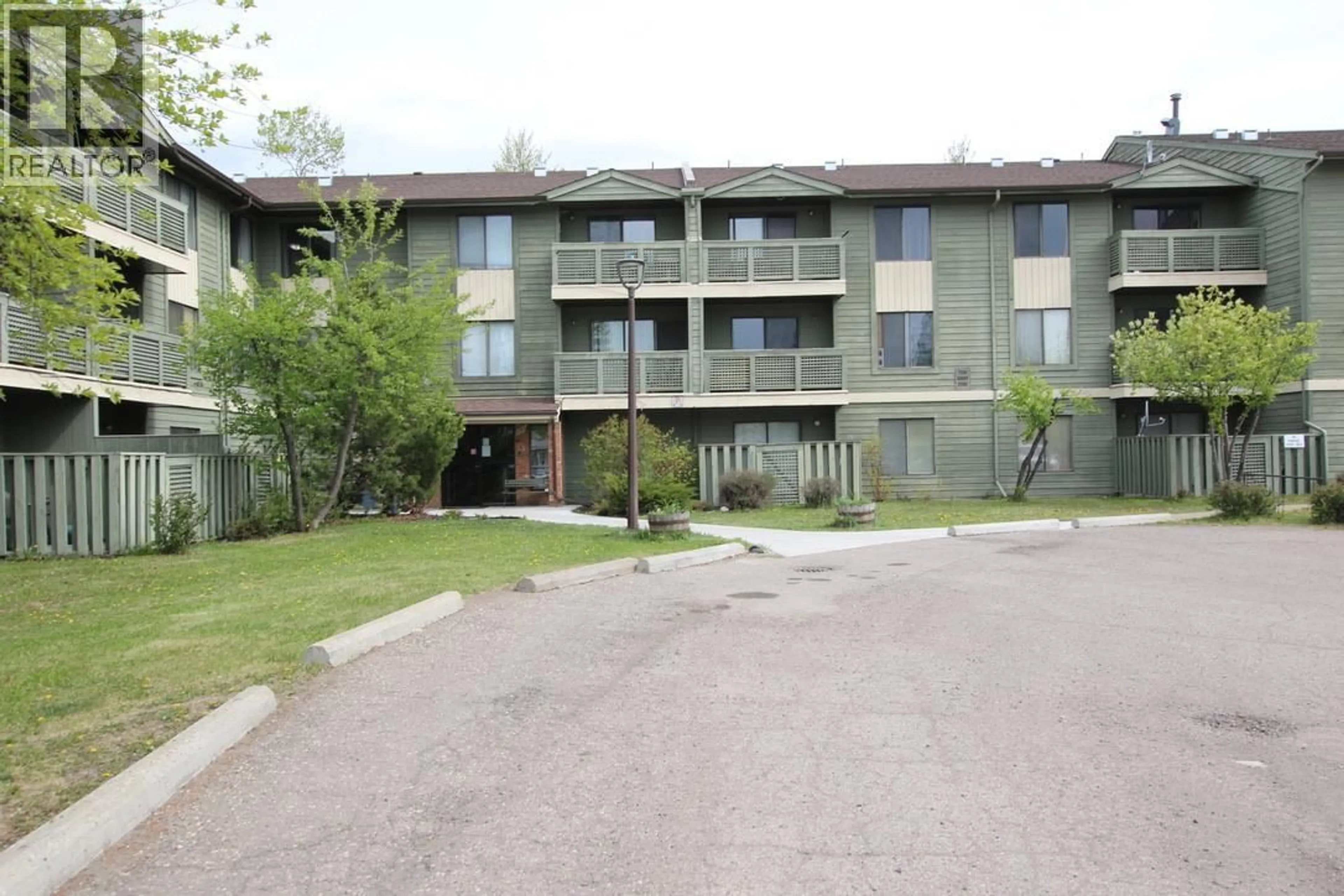 Patio, unknown for 302 - 185 CHAMBERLAIN CRESCENT, Tumbler Ridge British Columbia V0C2W0