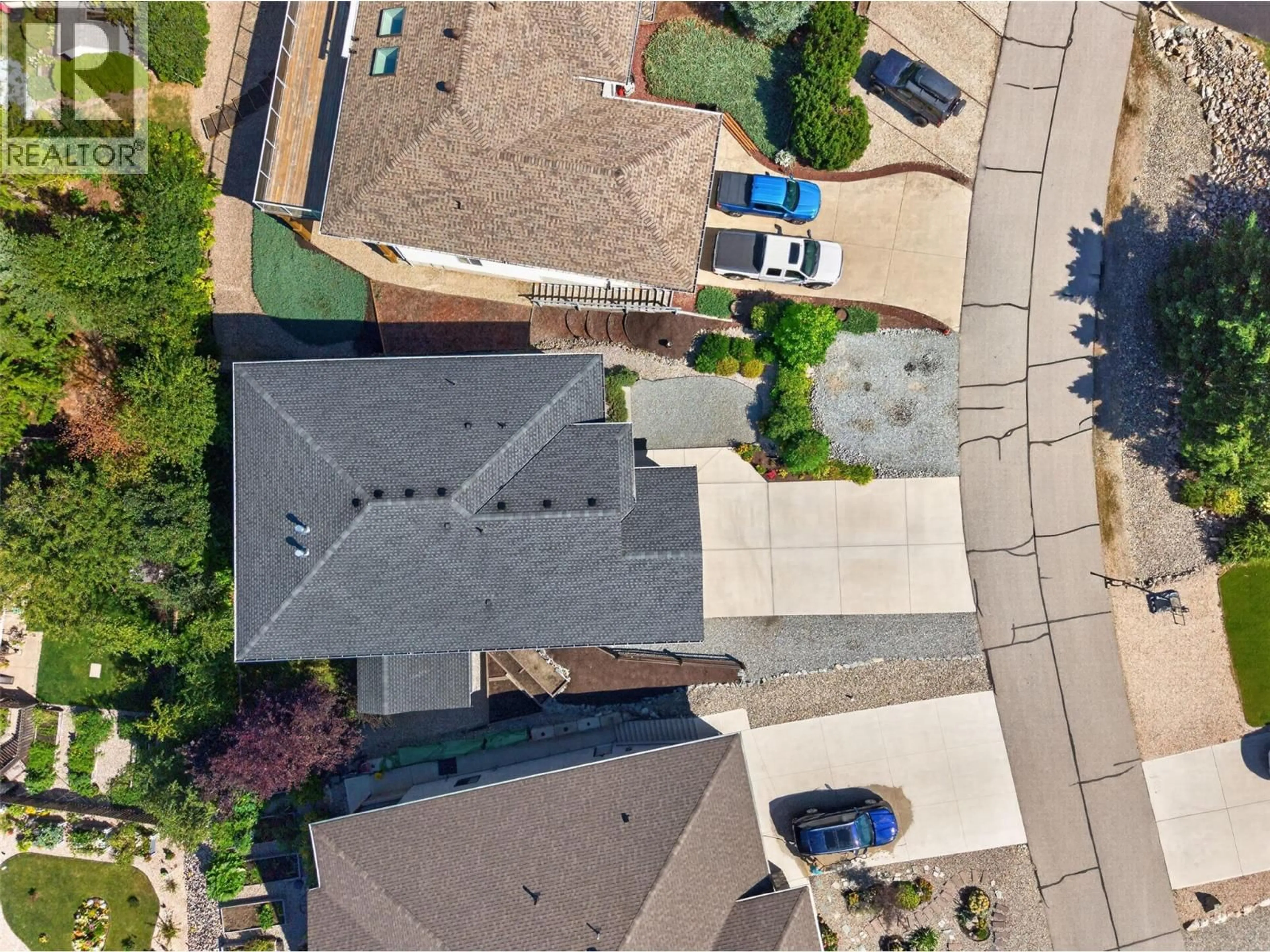 A pic from outside/outdoor area/front of a property/back of a property/a pic from drone, street for 38 - 2592 ALPEN PARADIES ROAD, Blind Bay British Columbia V0E1H1