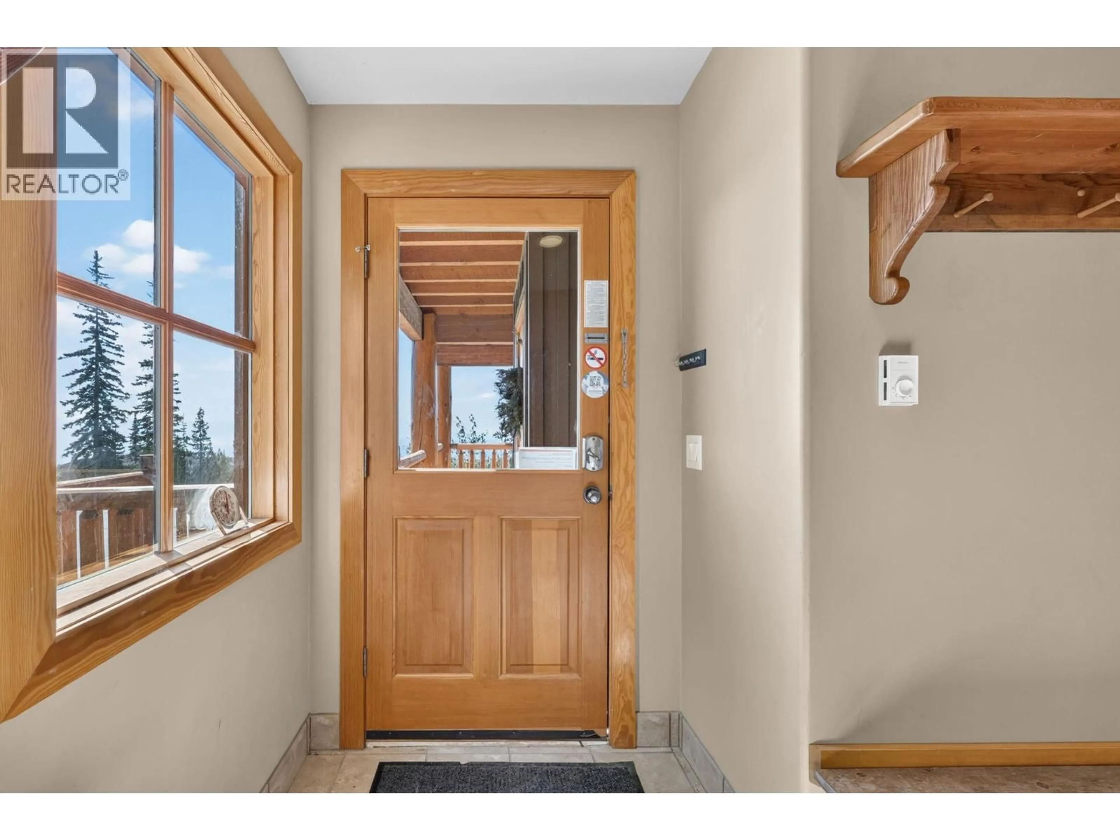 Indoor entryway for 11 - 200 MOONSHINE CRESCENT, Big White British Columbia V1P1P3