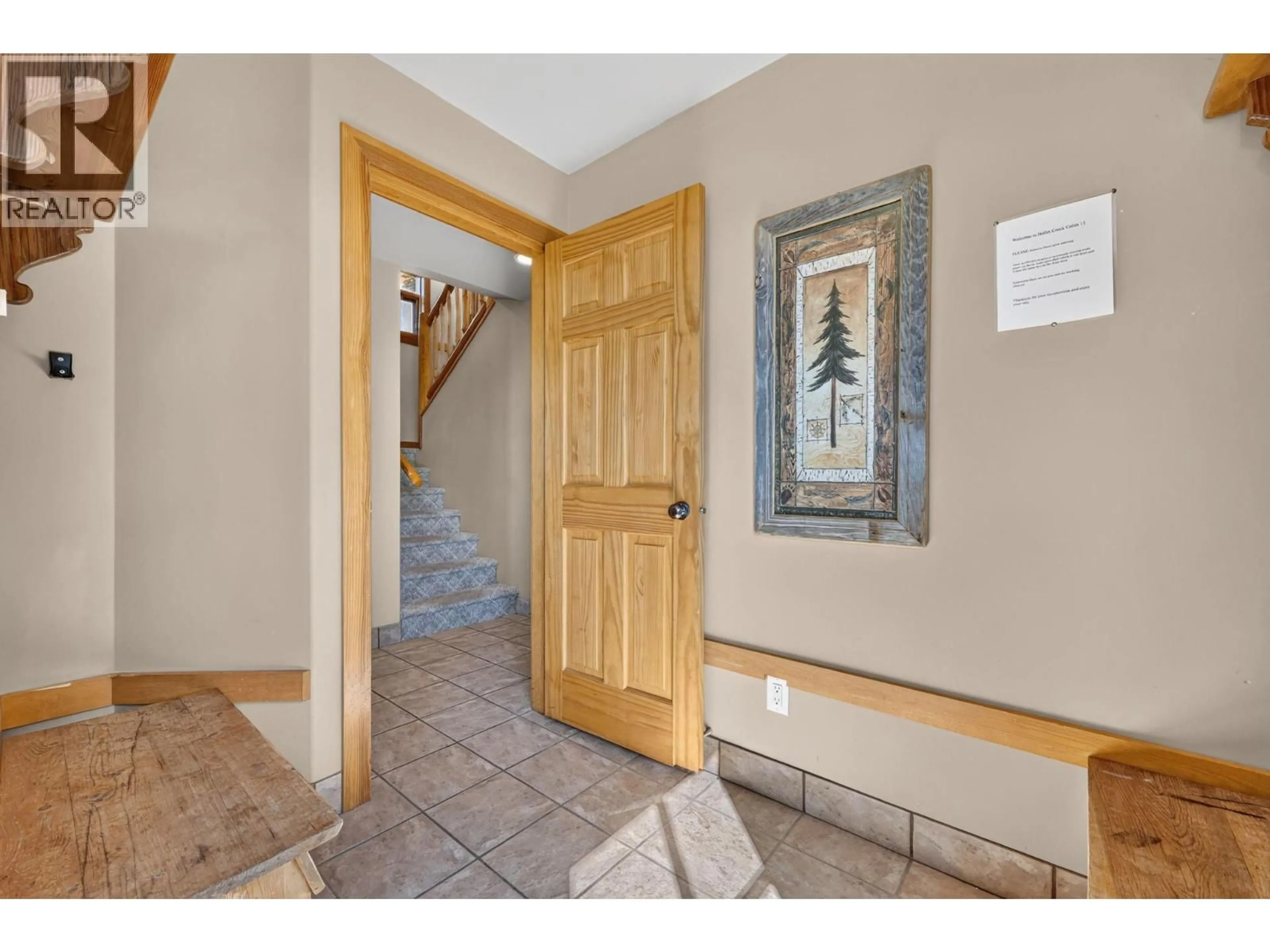 Indoor entryway for 11 - 200 MOONSHINE CRESCENT, Big White British Columbia V1P1P3