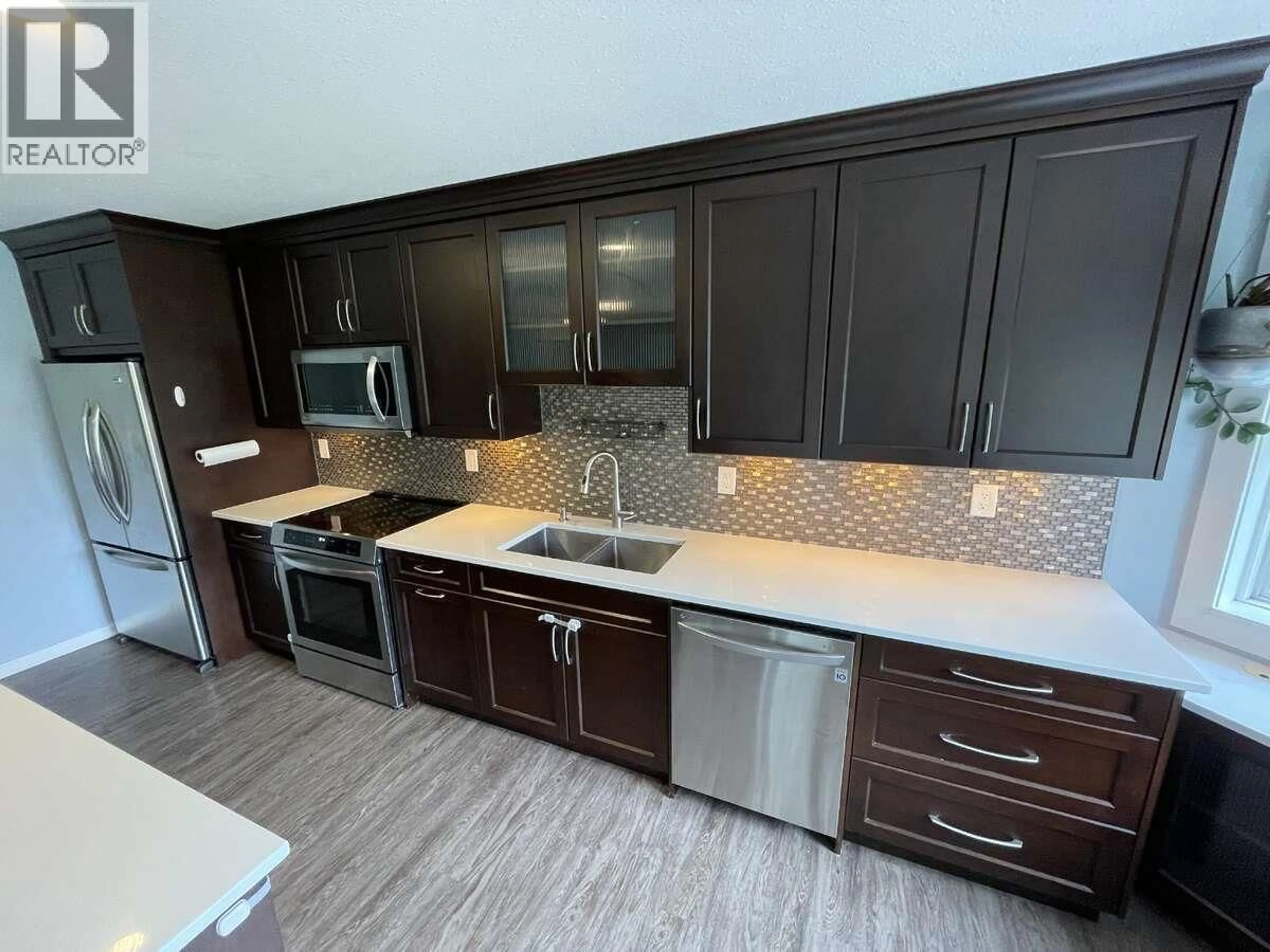 Contemporary kitchen, unknown for 163 PUETT RANCH ROAD, Kamloops British Columbia V2H1M9