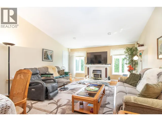 112 - 1885 PARKVIEW CRESCENT, Kelowna 2