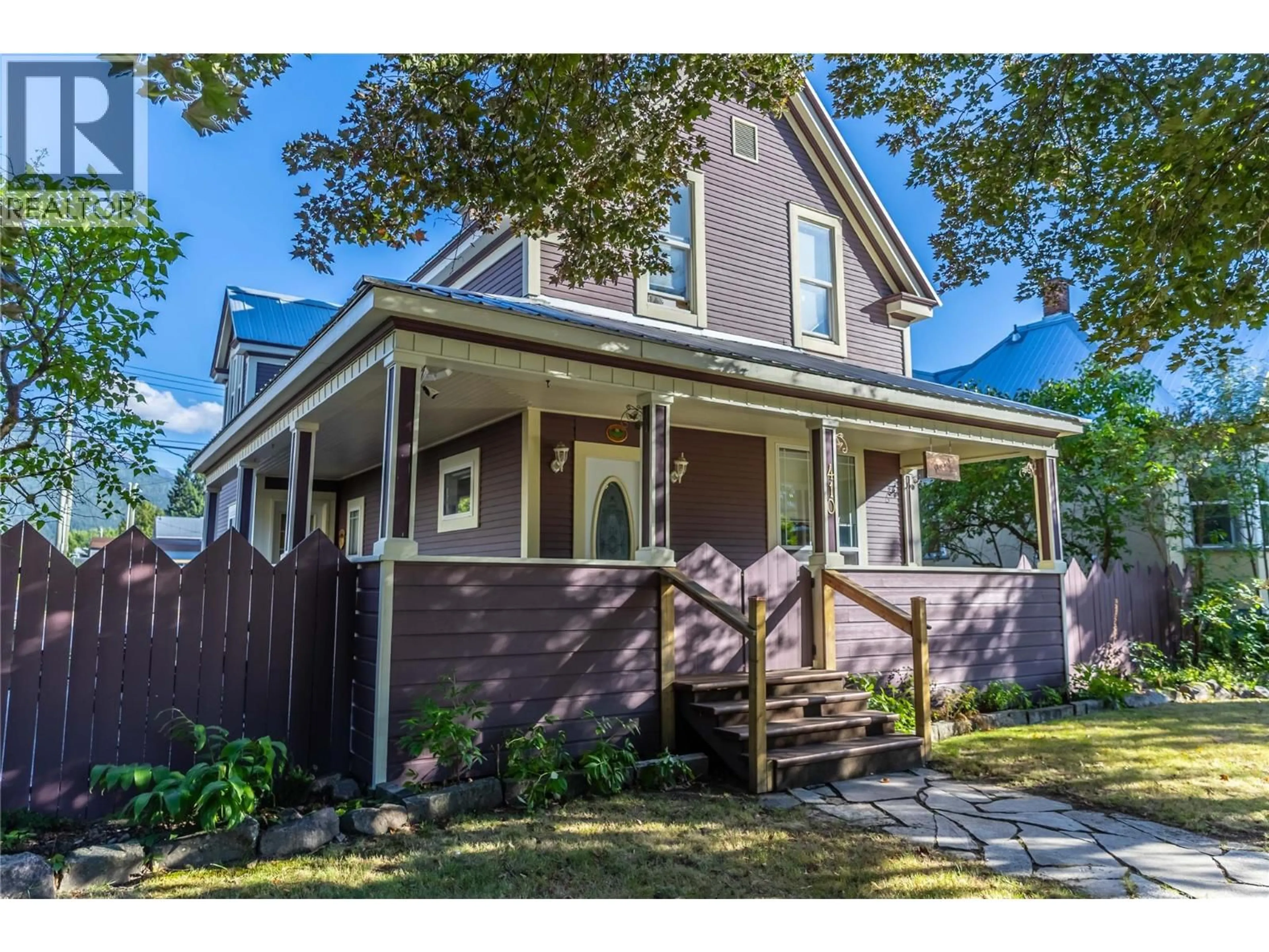 Home with vinyl exterior material, street for 408 & 410 MACKENZIE AVENUE, Revelstoke British Columbia V0E2S0