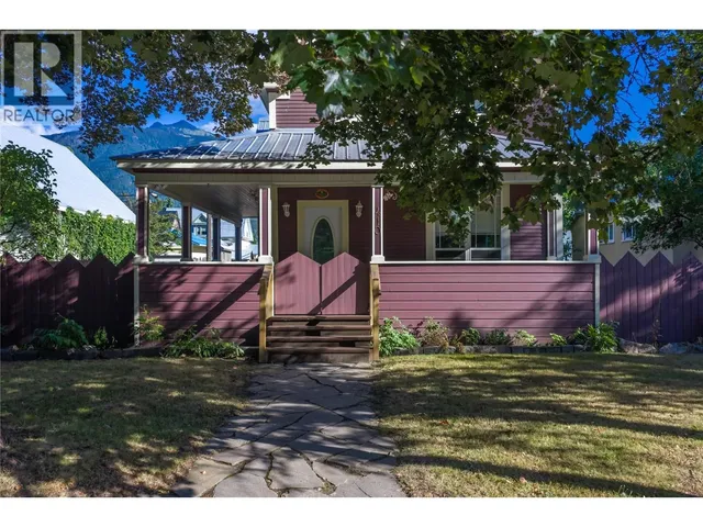 408 & 410 MACKENZIE AVENUE, Revelstoke 4