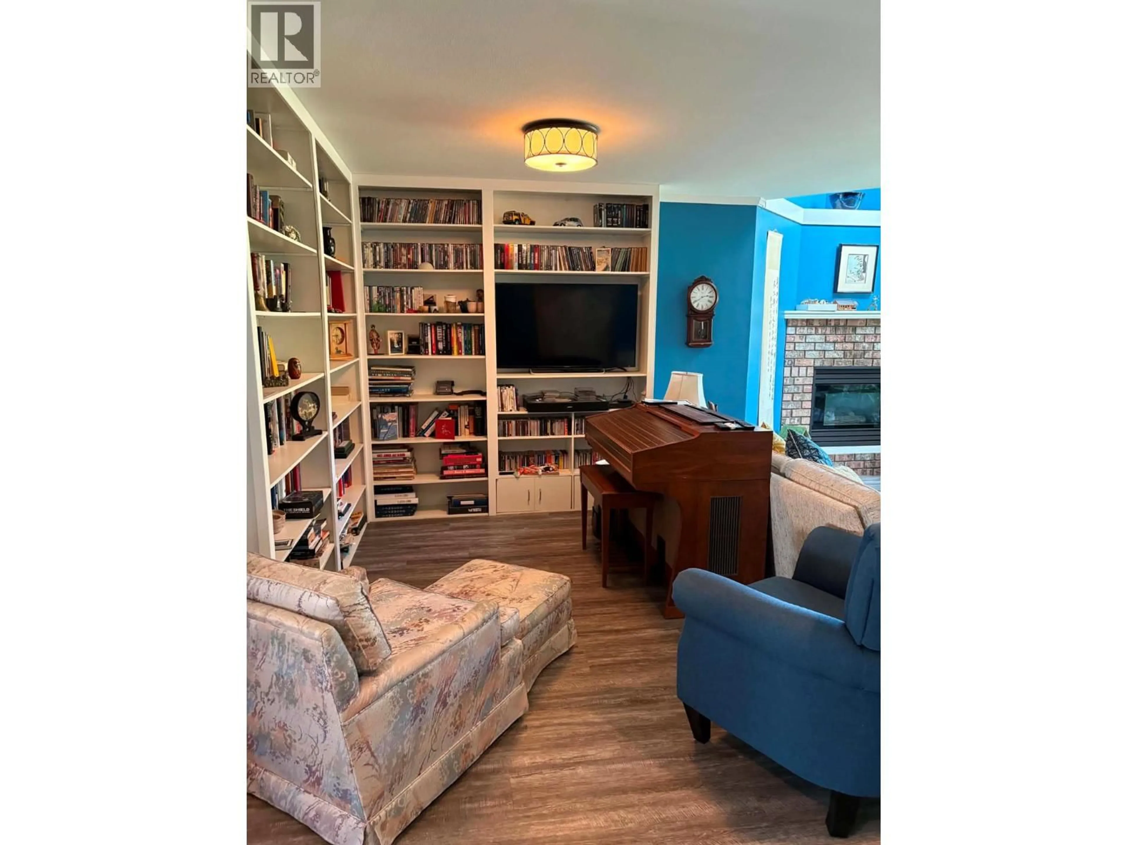 Living room with furniture, wood/laminate floor for 2 - 312 ARBUTUS STREET, Chase British Columbia V0E1M0