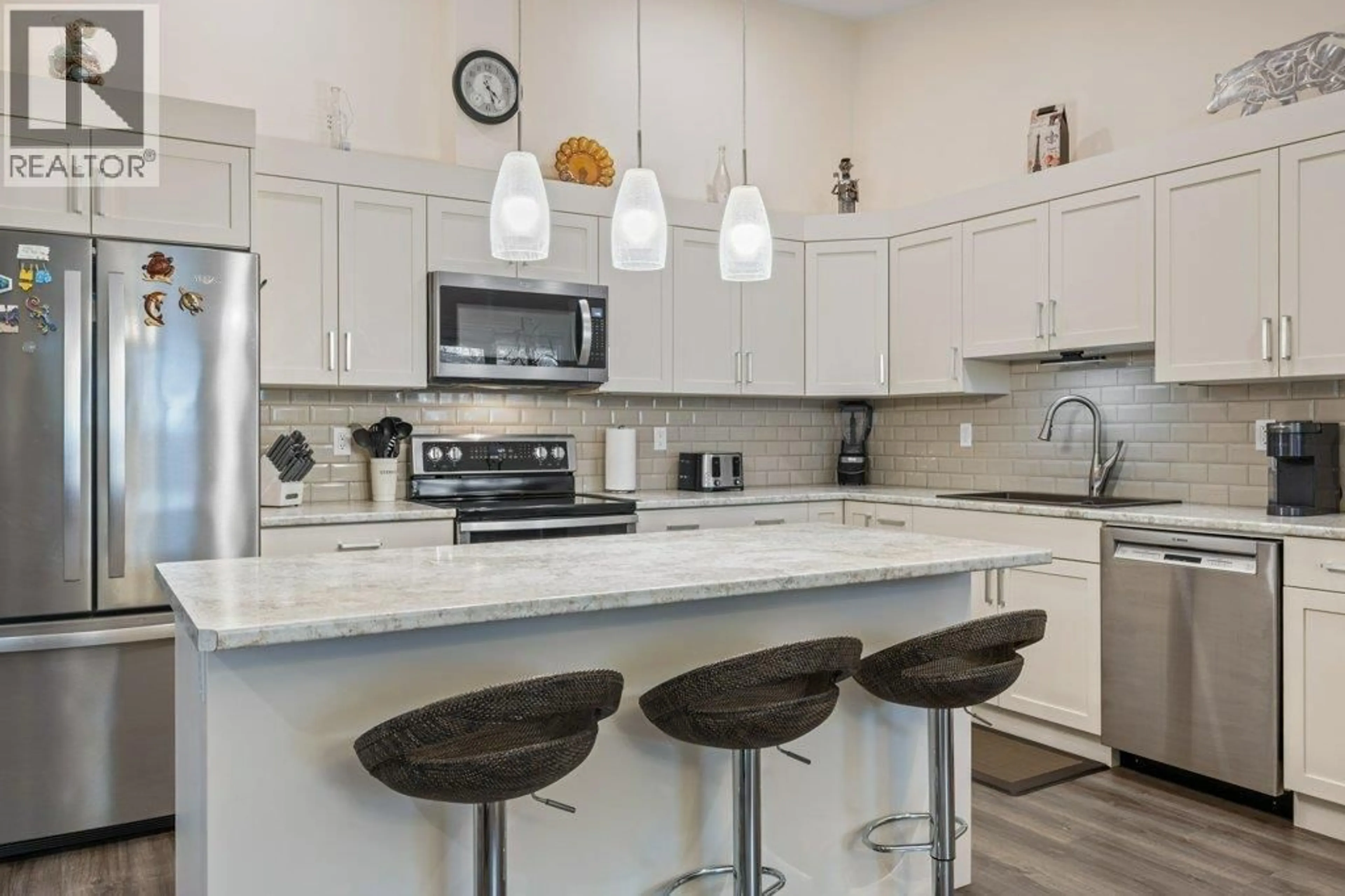Open concept kitchen, ceramic/tile floor for 8 - 1873 PARKVIEW CRESCENT, Kelowna British Columbia V1X7G7