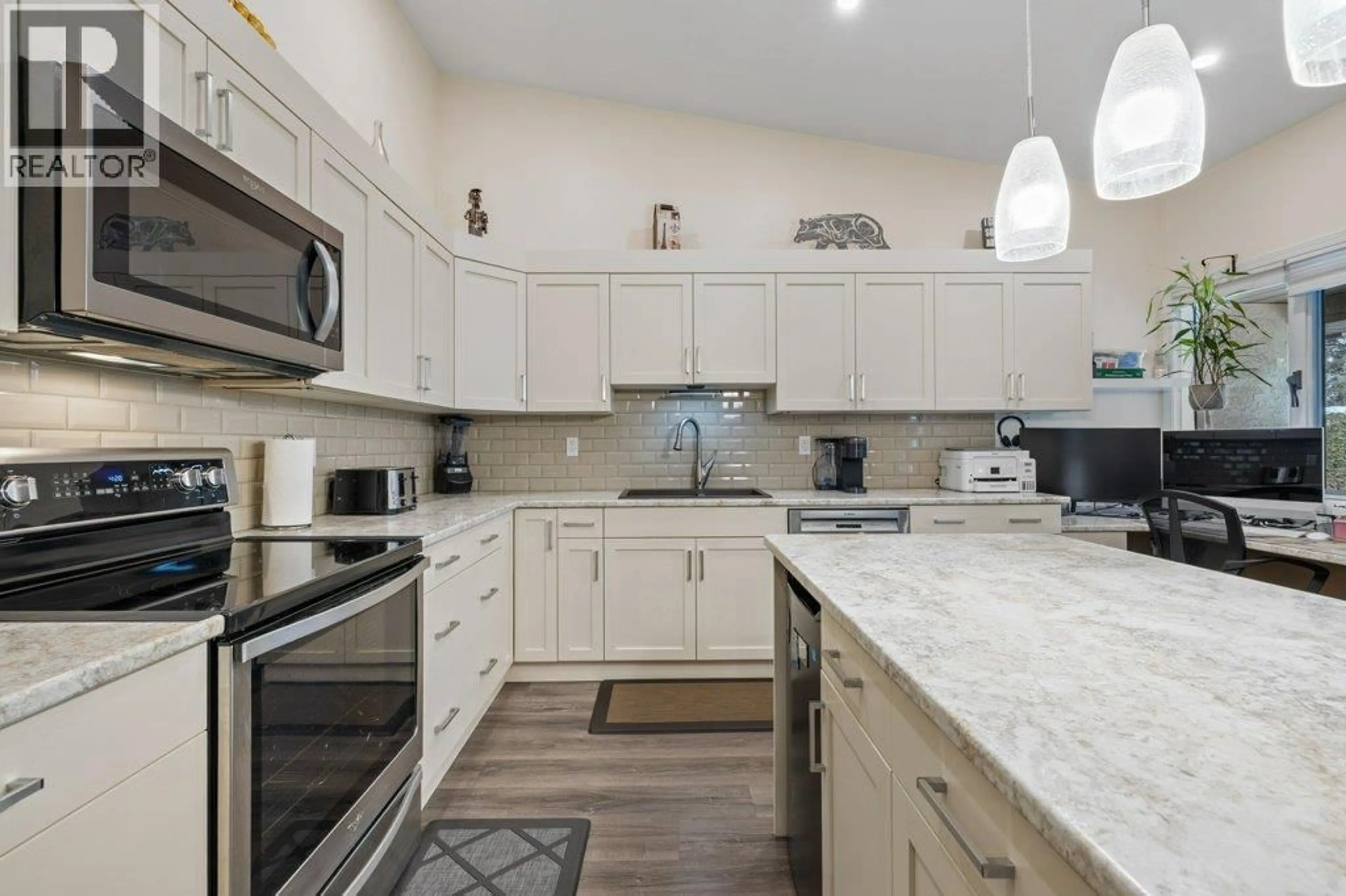 Open concept kitchen, ceramic/tile floor for 8 - 1873 PARKVIEW CRESCENT, Kelowna British Columbia V1X7G7