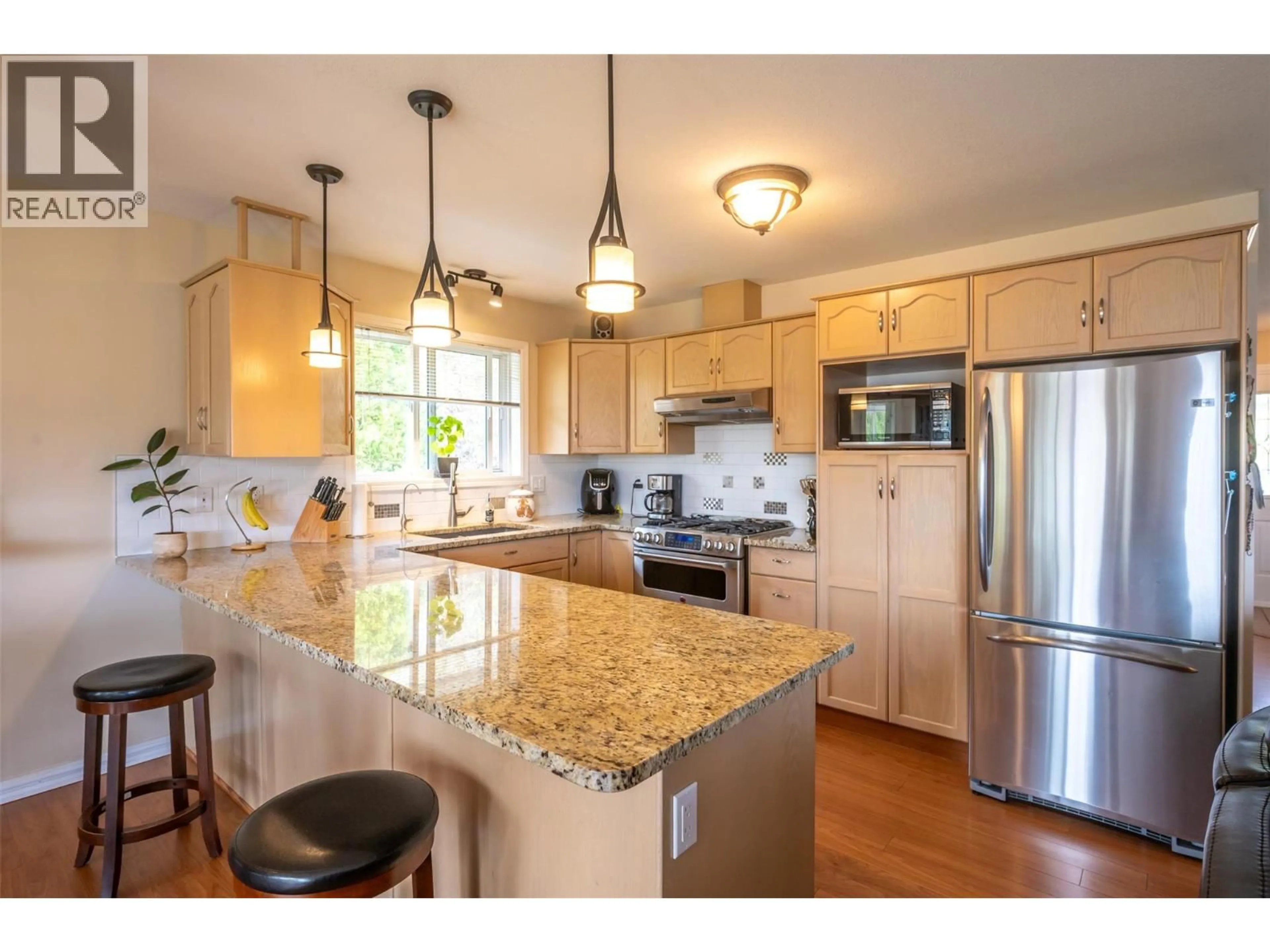 Open concept kitchen, unknown for 3 SPRUCE COURT, Osoyoos British Columbia V0H1V3