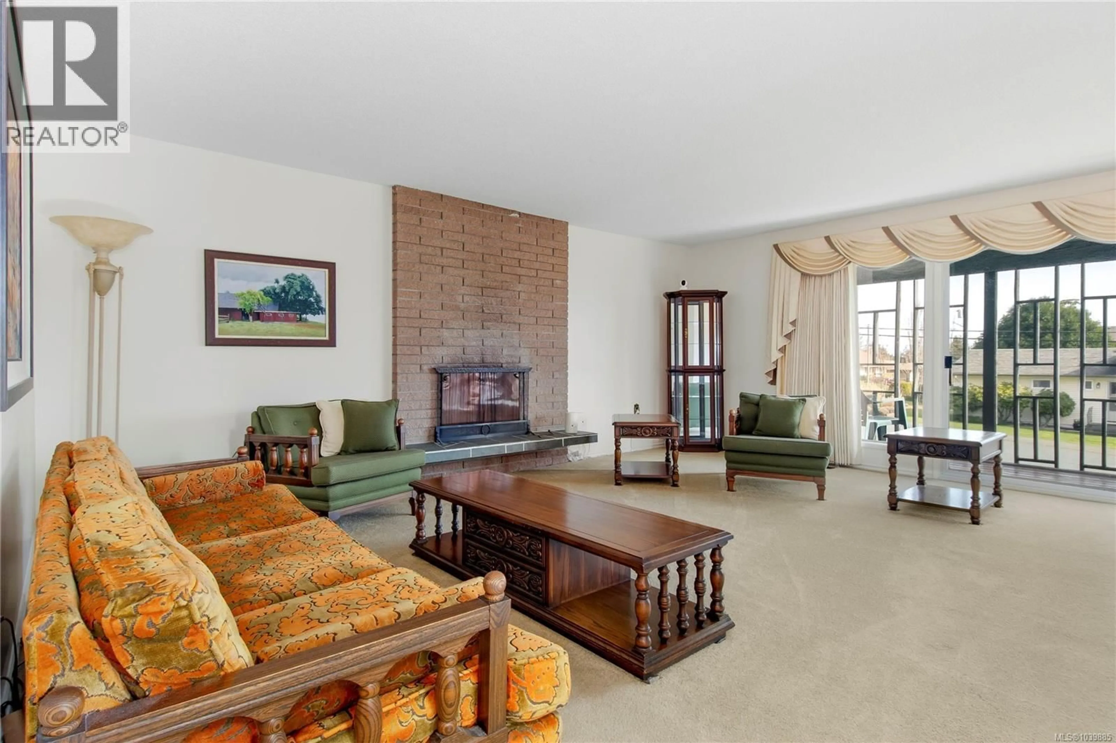 Living room with furniture, unknown for 353 AITKEN STREET, Comox British Columbia V9M1K8