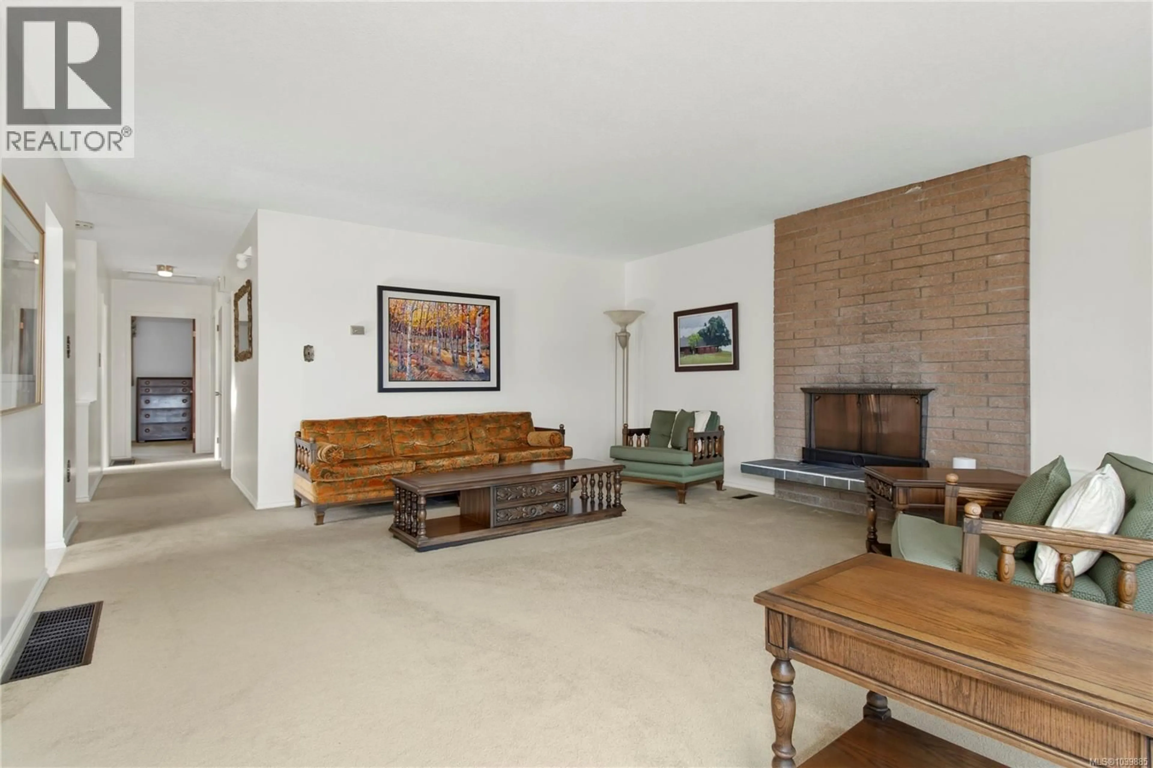 Living room with furniture, unknown for 353 AITKEN STREET, Comox British Columbia V9M1K8