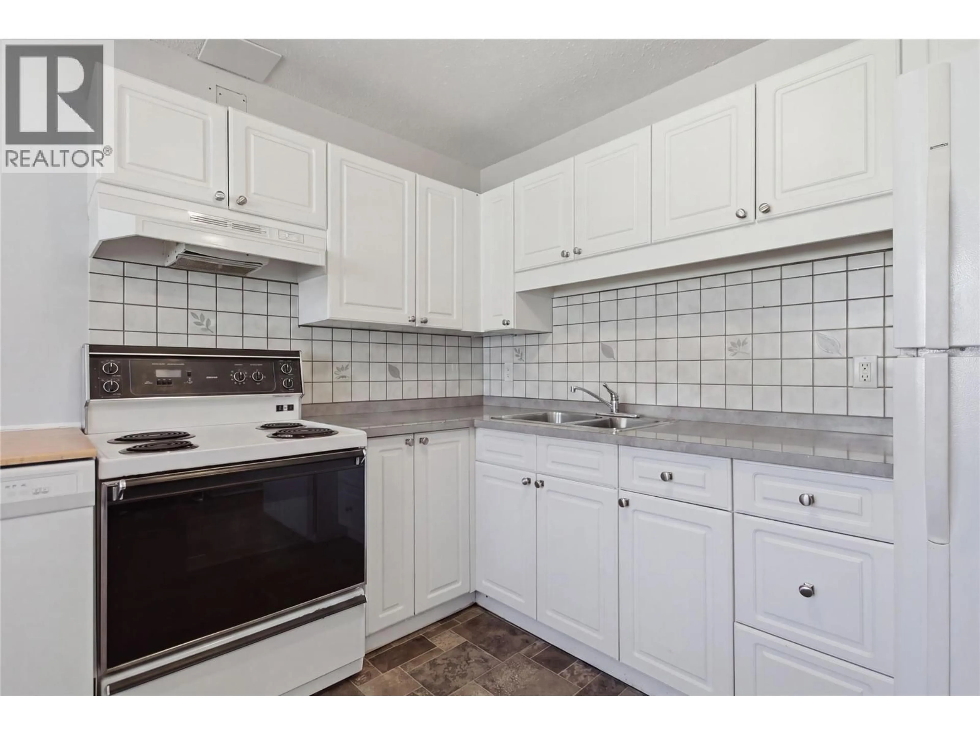 Standard kitchen, unknown for 56 - 1697 GREENFIELD AVENUE, Kamloops British Columbia V2B4N5