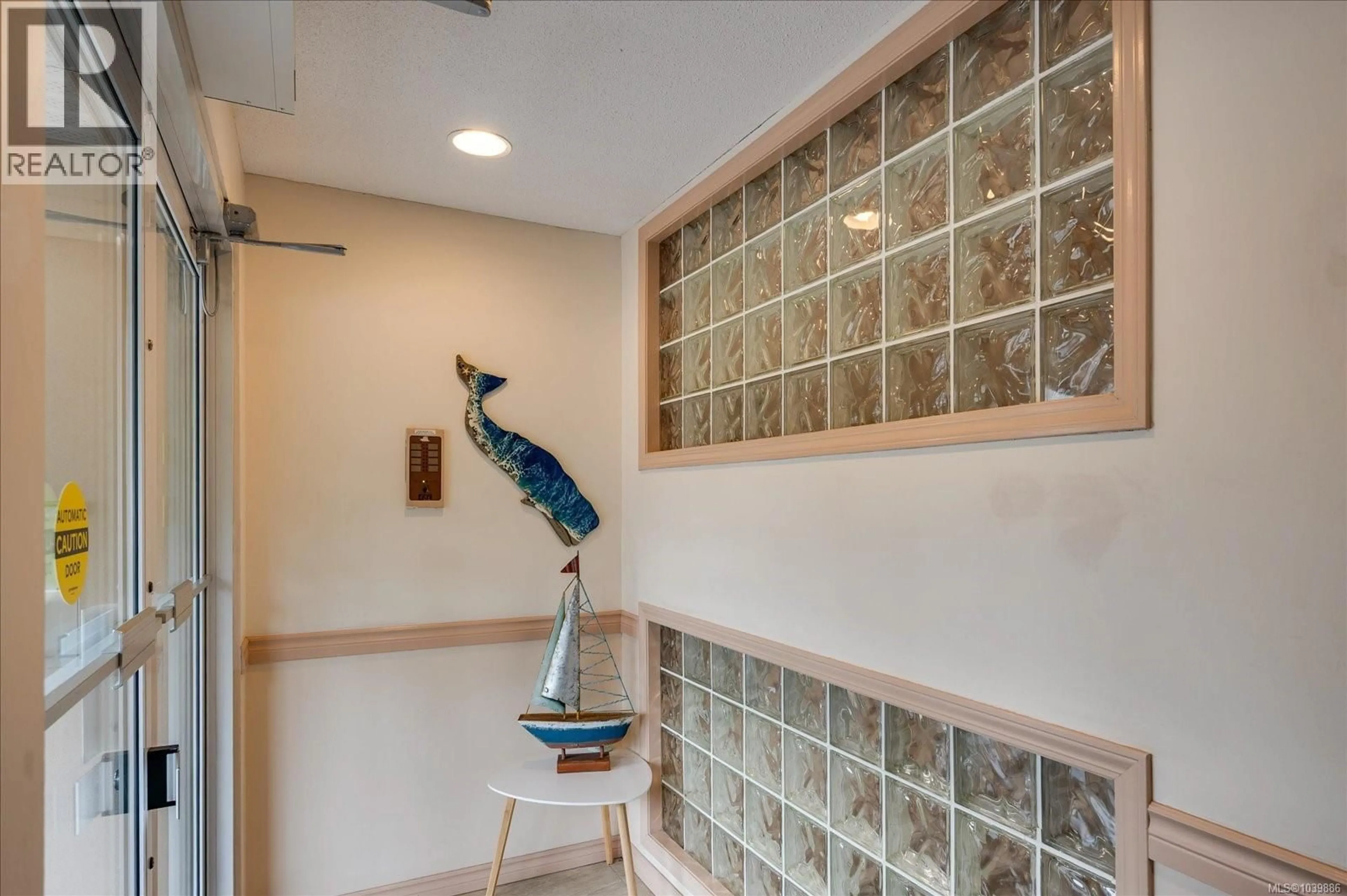Indoor foyer for 301B - 3000 OAK STREET, Chemainus British Columbia V0R1K1