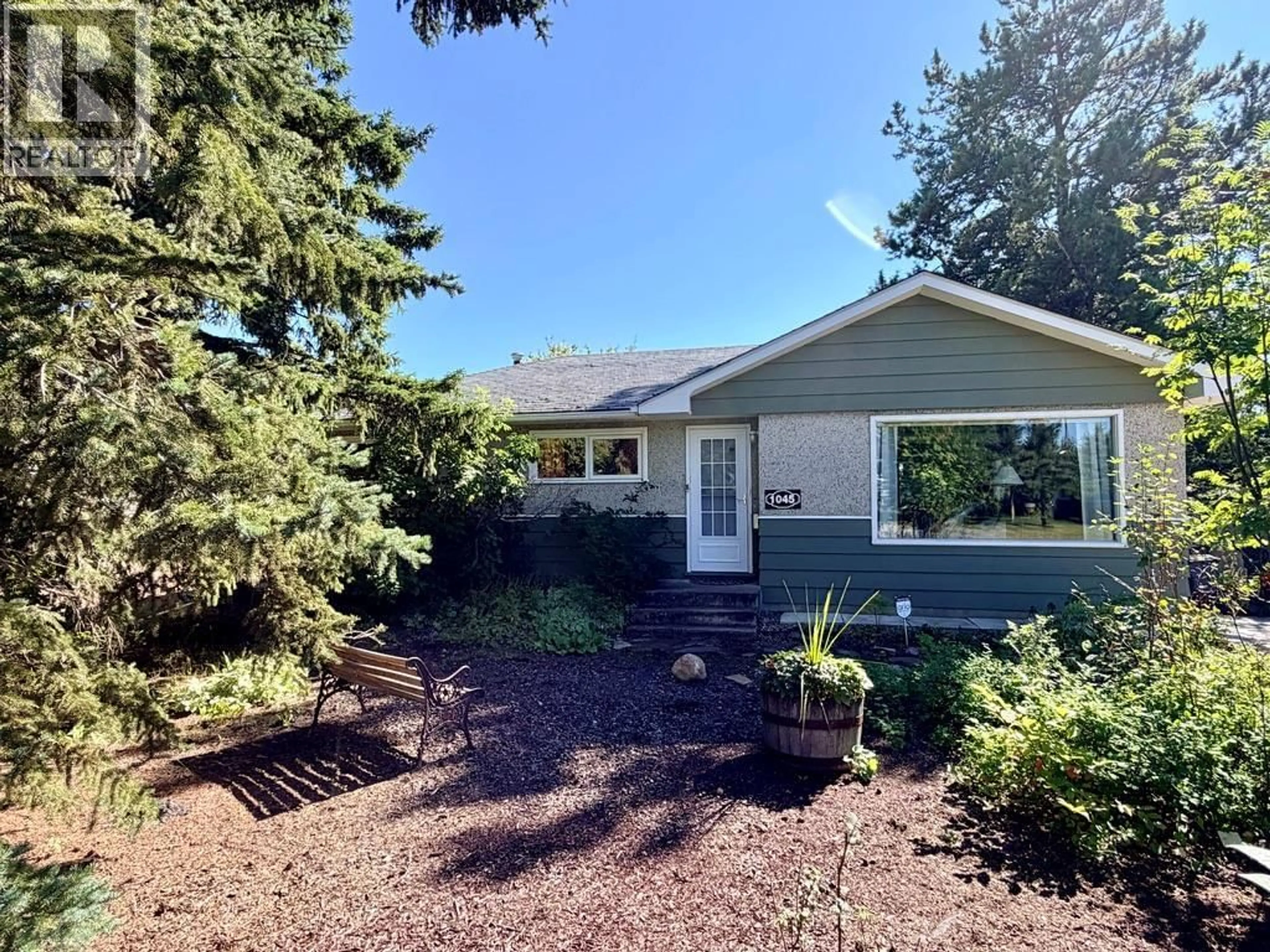 Home with vinyl exterior material, street for 1045 93 AVENUE, Dawson Creek British Columbia V1G1E3