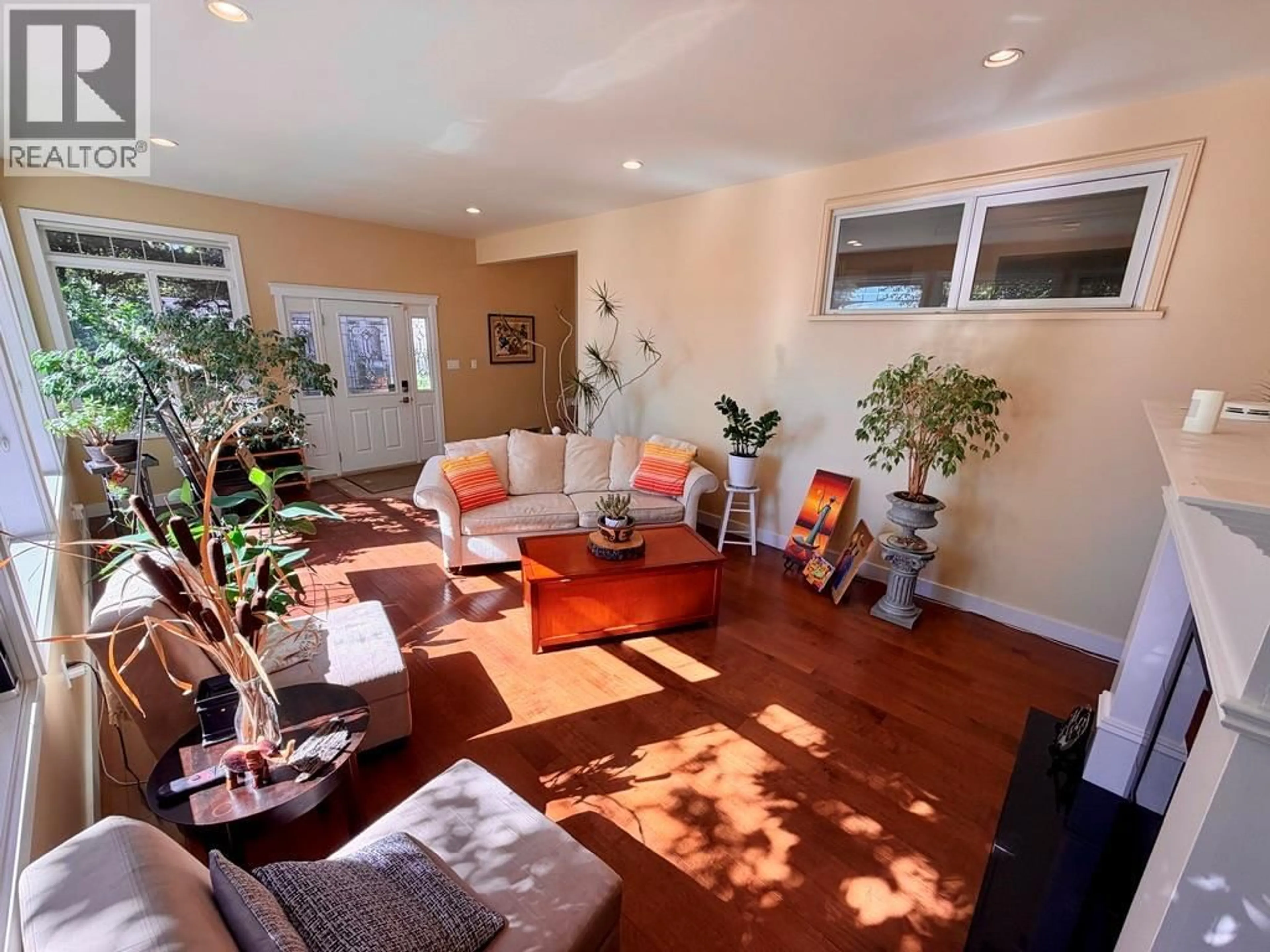 Living room with furniture, unknown for 1045 93 AVENUE, Dawson Creek British Columbia V1G1E3