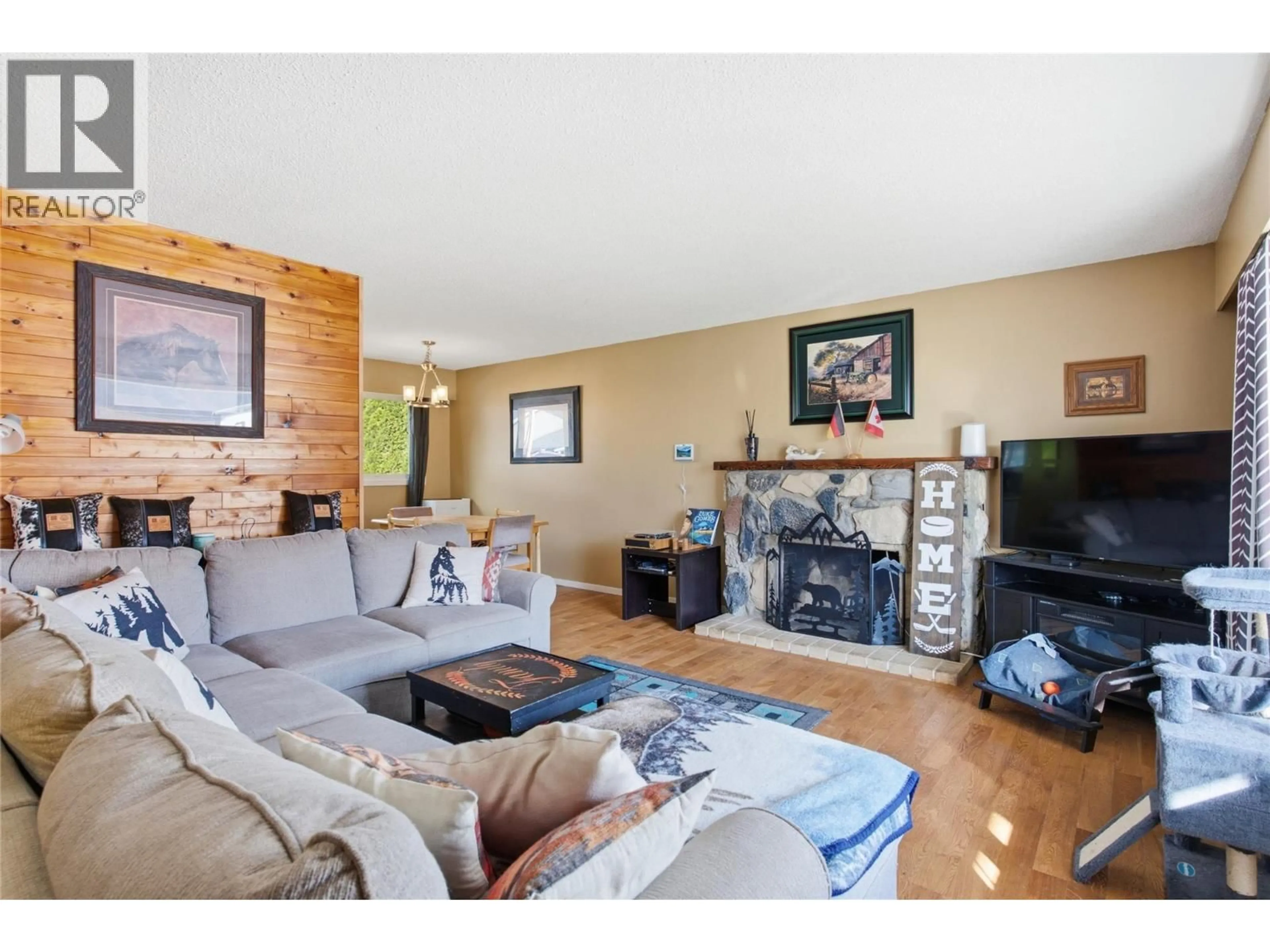 Living room with furniture, wood/laminate floor for 380 RANCH ROAD, Ashcroft British Columbia V0K1A0