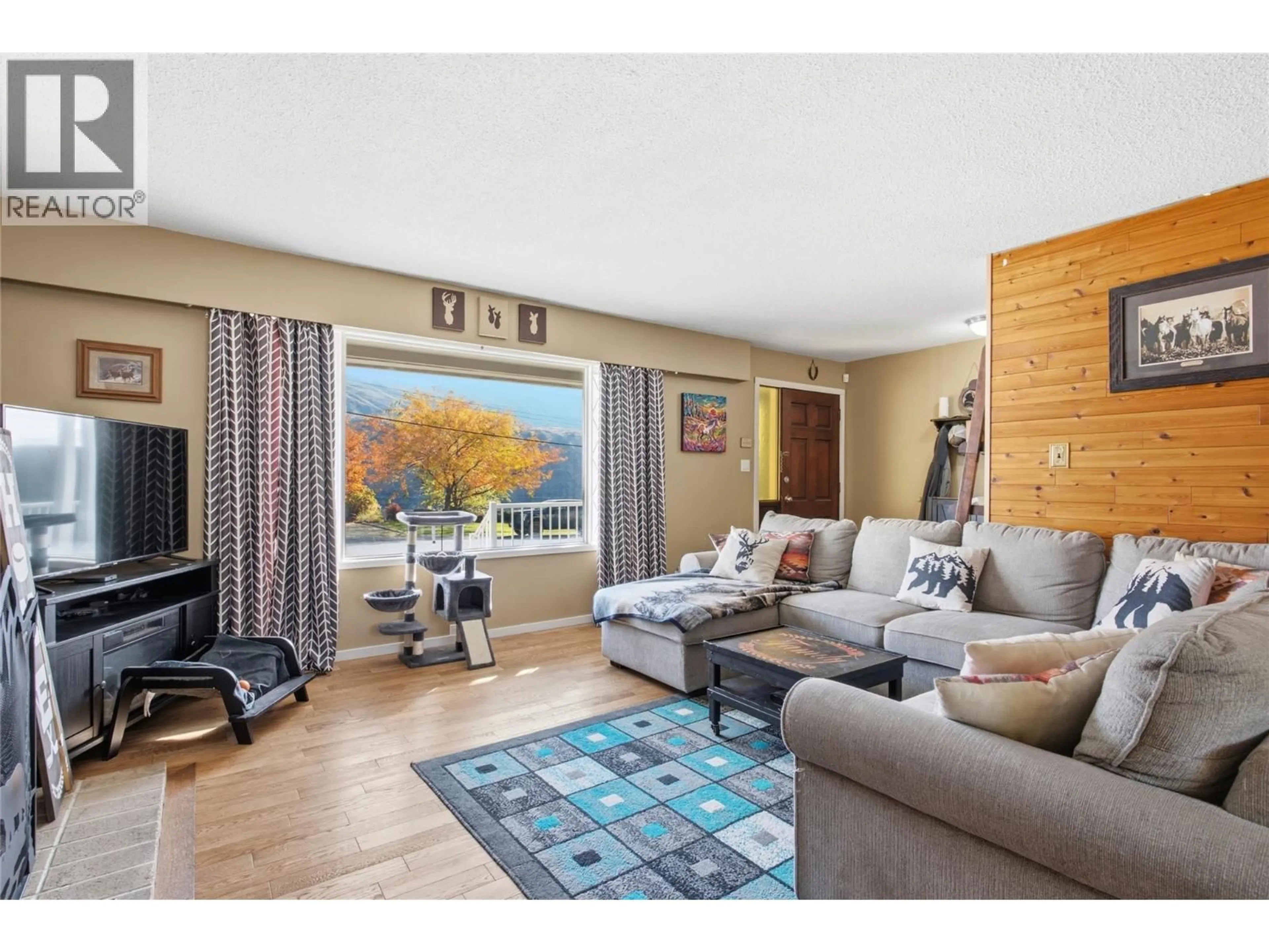 Living room with furniture, wood/laminate floor for 380 RANCH ROAD, Ashcroft British Columbia V0K1A0