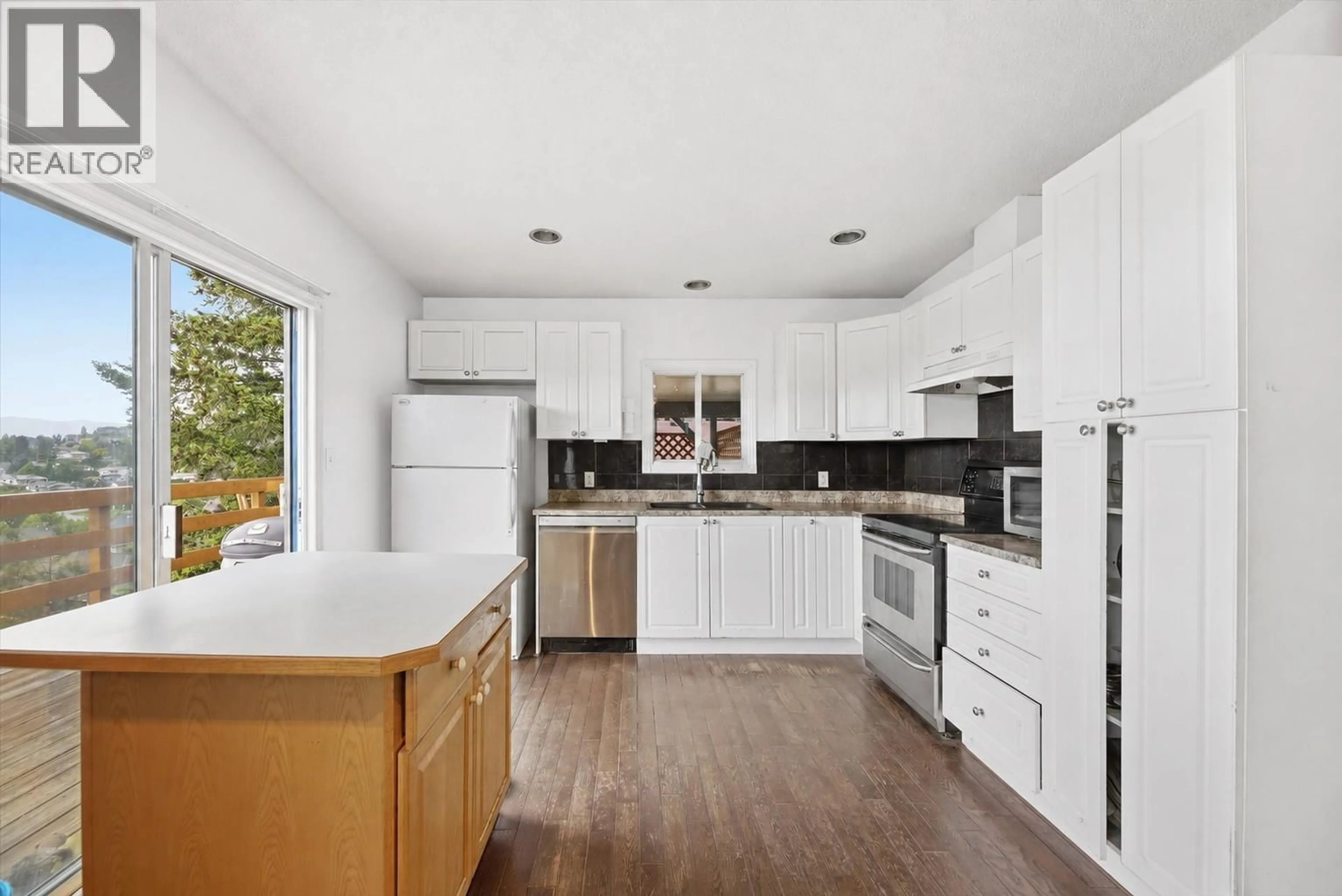 Open concept kitchen, unknown for 1460 LUND ROAD, Kelowna British Columbia V1X4K4