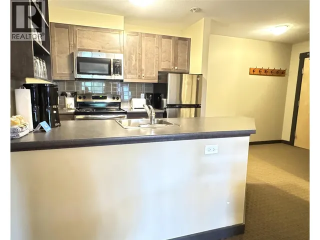 211 - 2064 SUMMIT DRIVE, Panorama 5