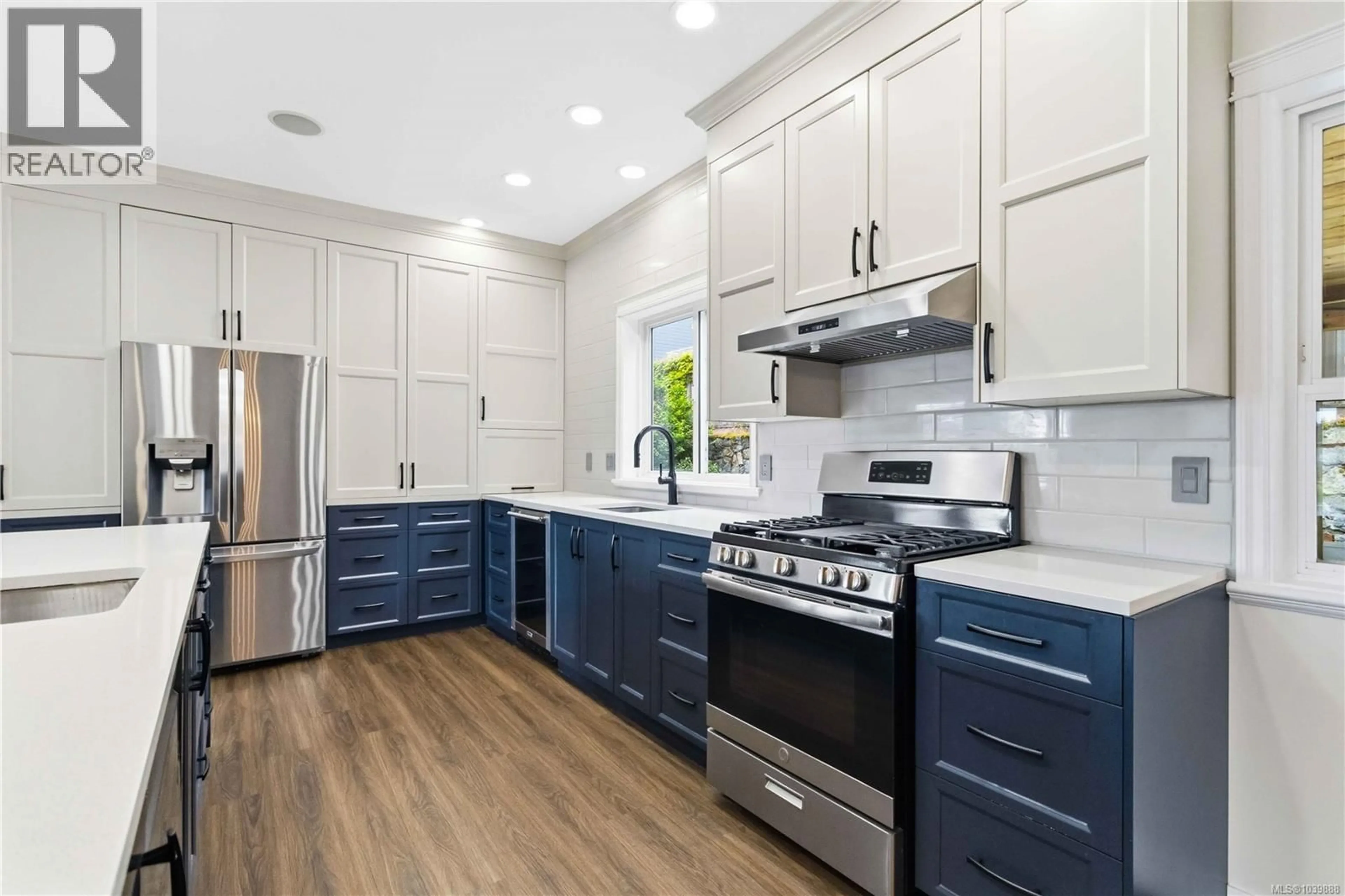 Open concept kitchen, unknown for 746 BEAR MOUNTAIN PARKWAY, Langford British Columbia V9B6V1